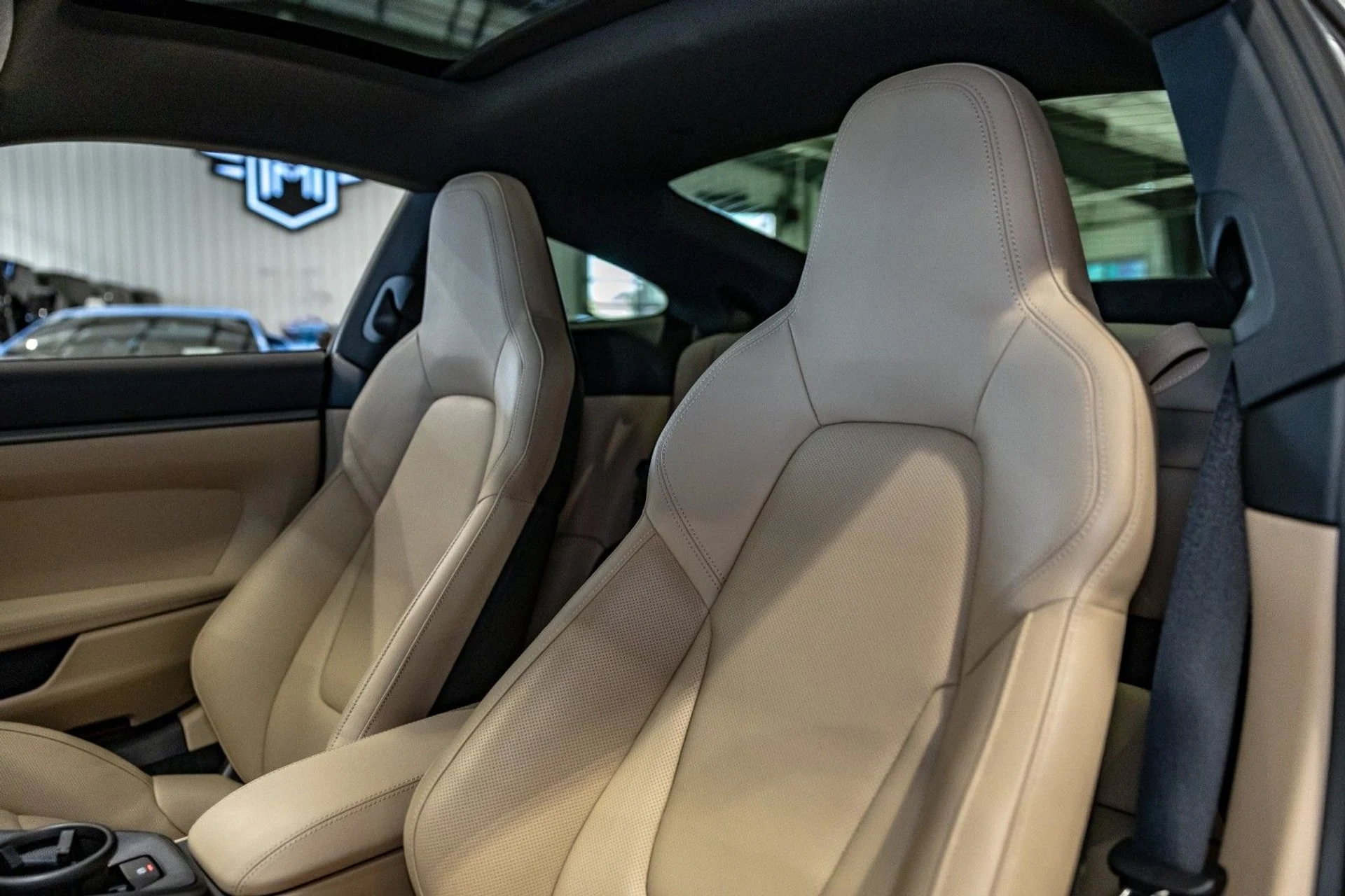 mph014_722370600_r_Q_c107846dee