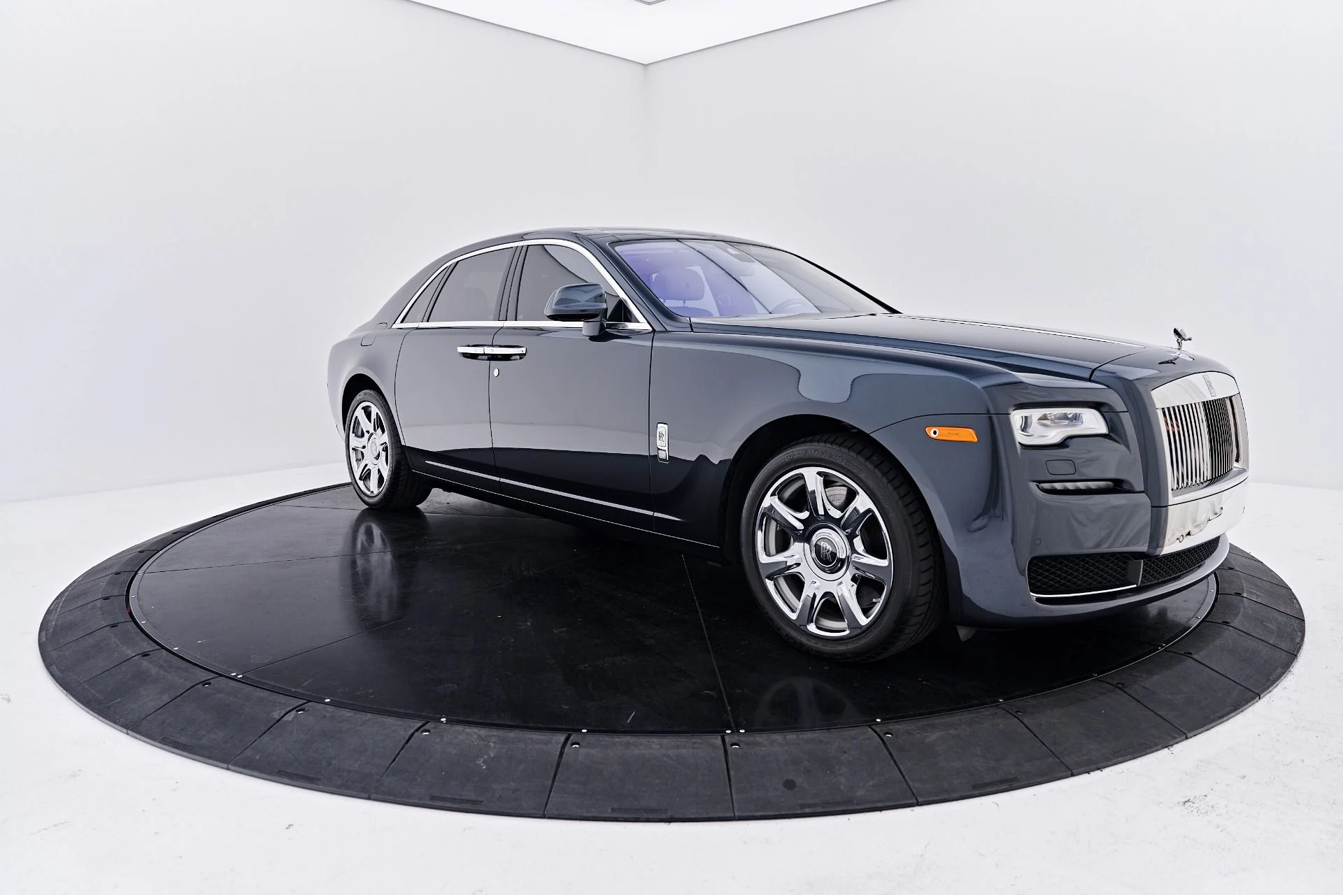mph014_728991266_Used_2016_Rolls_Royce_Ghost_Base_1791332947_fcd78ed6bd