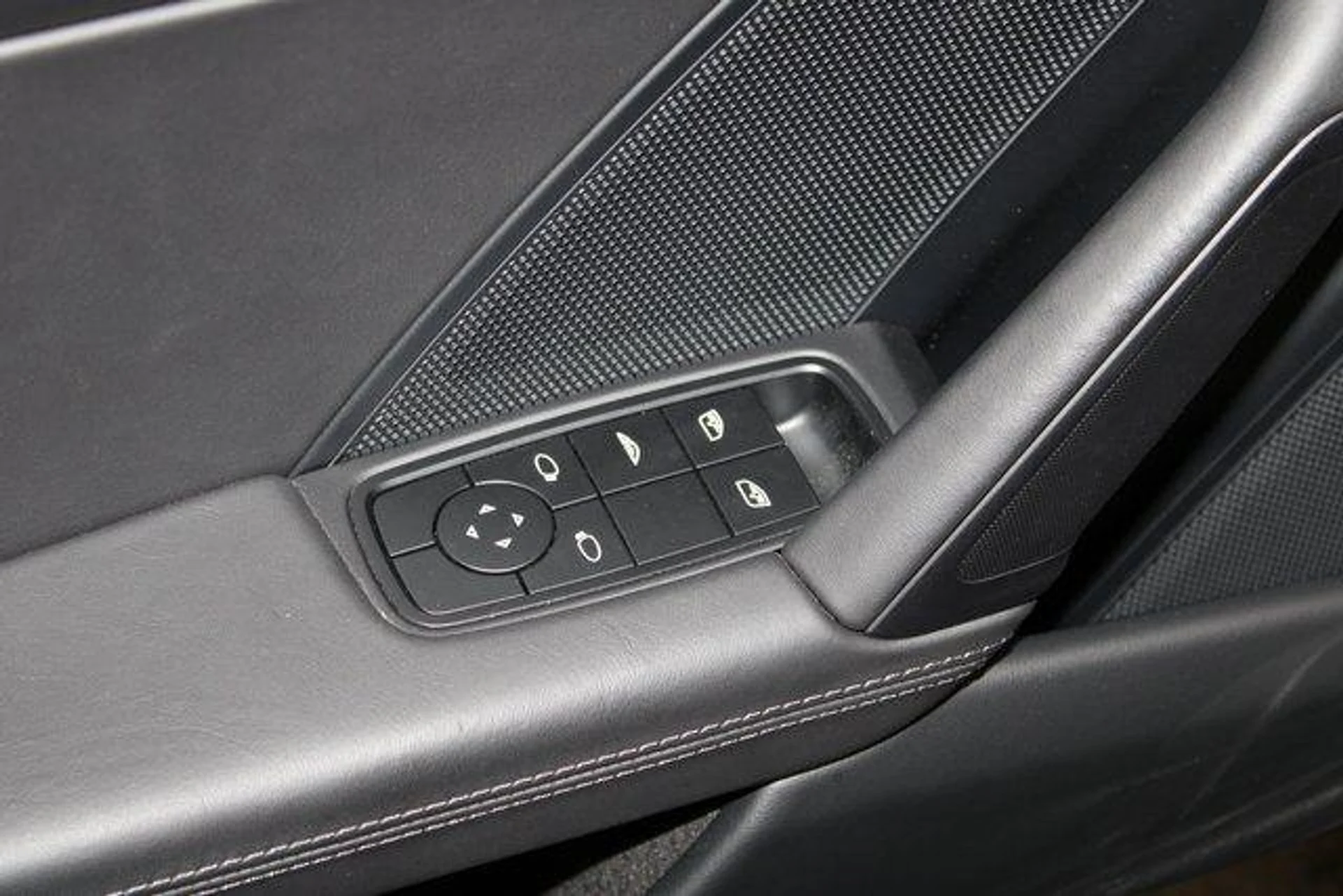 mph014_73569639_Wr_B9j8kp4tr9_A2u_Uk_Td_O_Pqa_Y_Do4_24f4ffe512