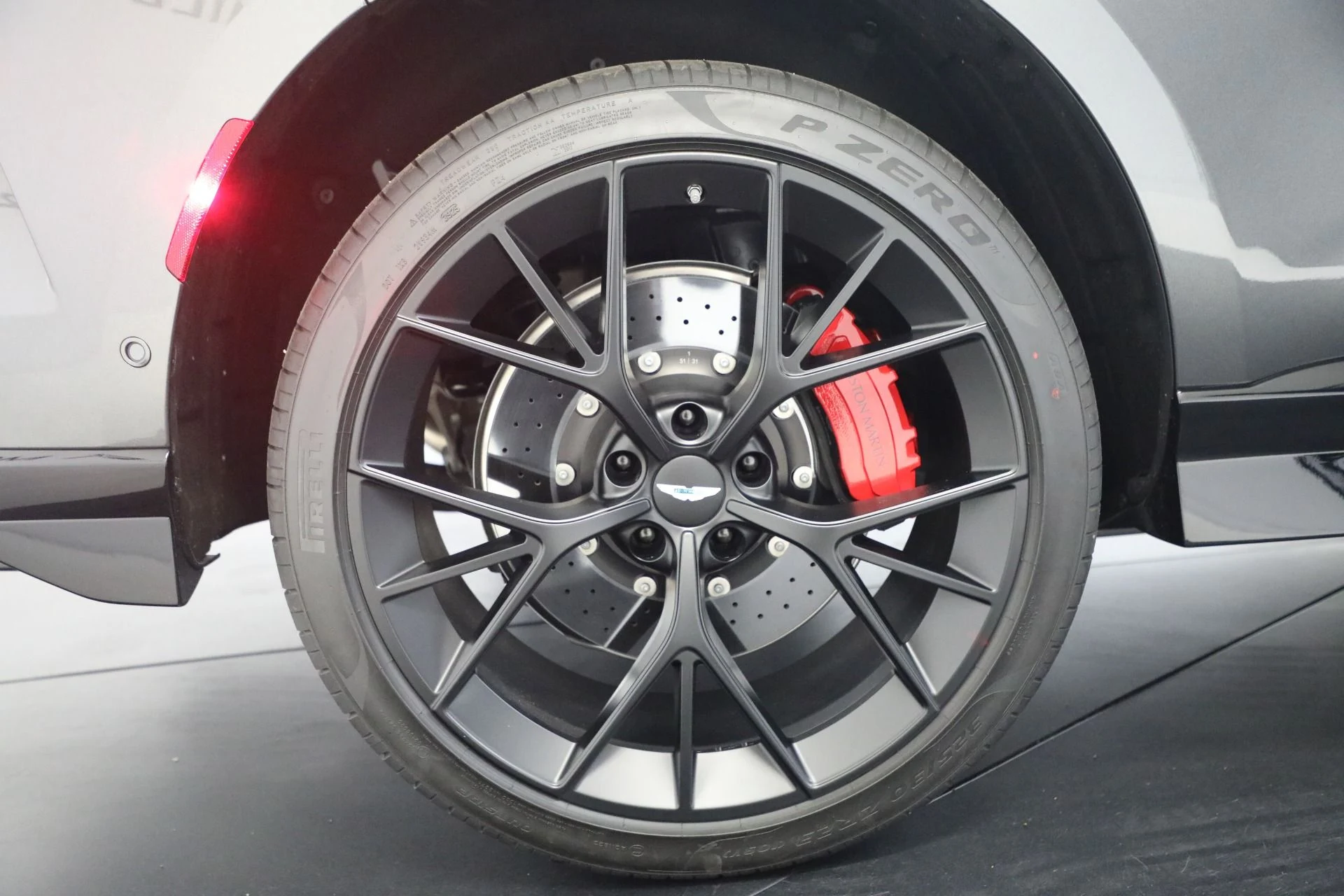 mph014_742178639_New_2026_Aston_Martin_DBX_707_1768320849_4cceb9a856