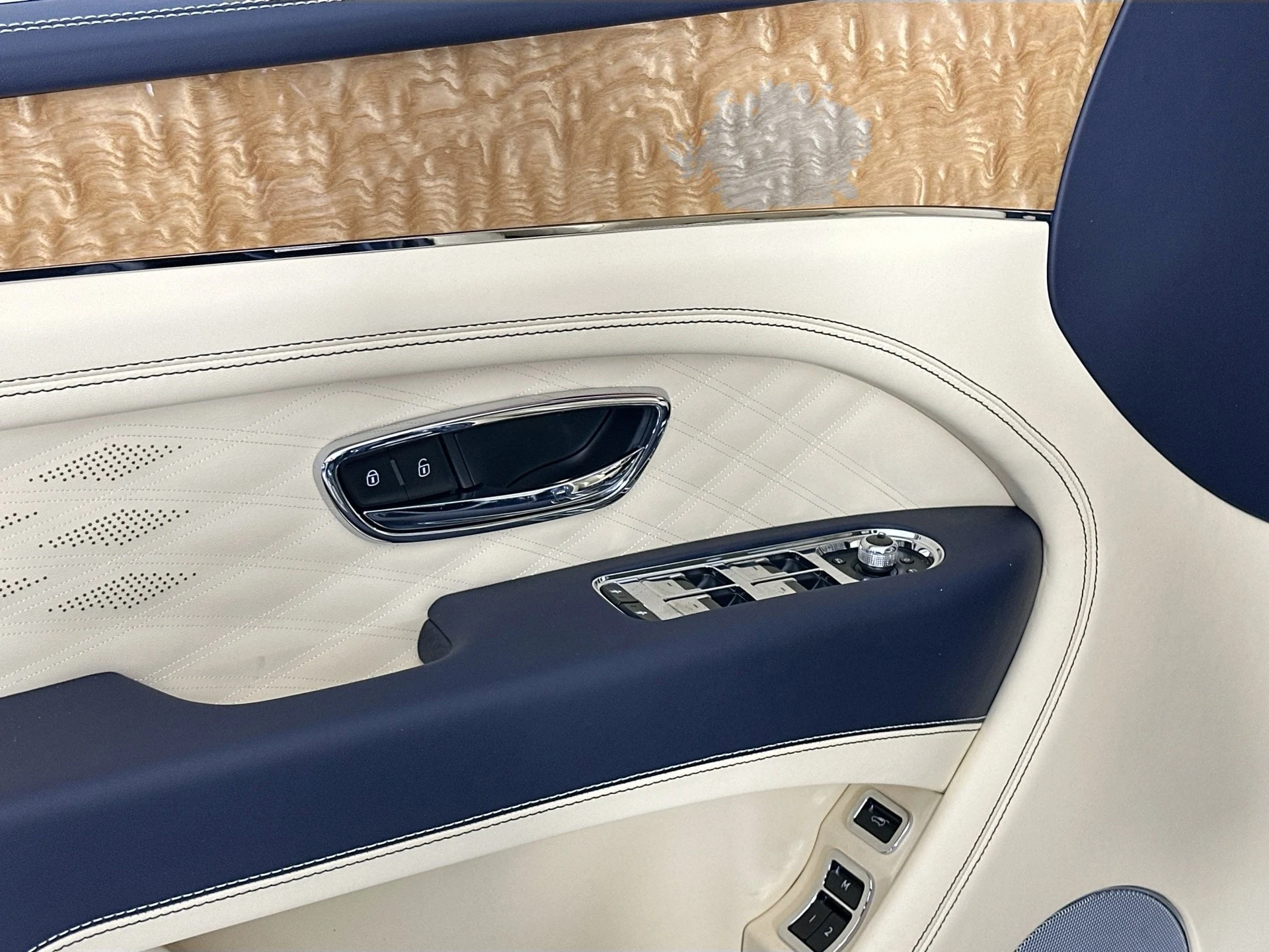 mph014_745401735_15_d5648853d7