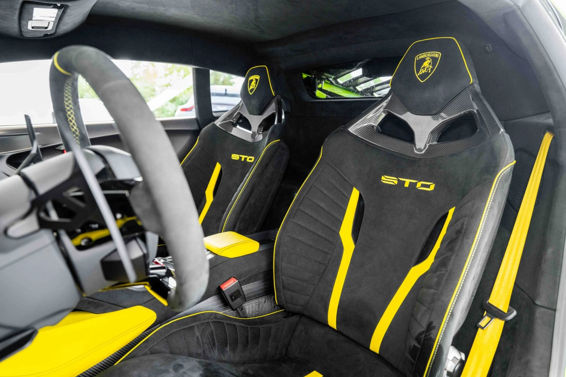 mph014_747835660_Used_2022_Lamborghini_Huracan_STO_Coupe_1765561049_ff9ab1466b