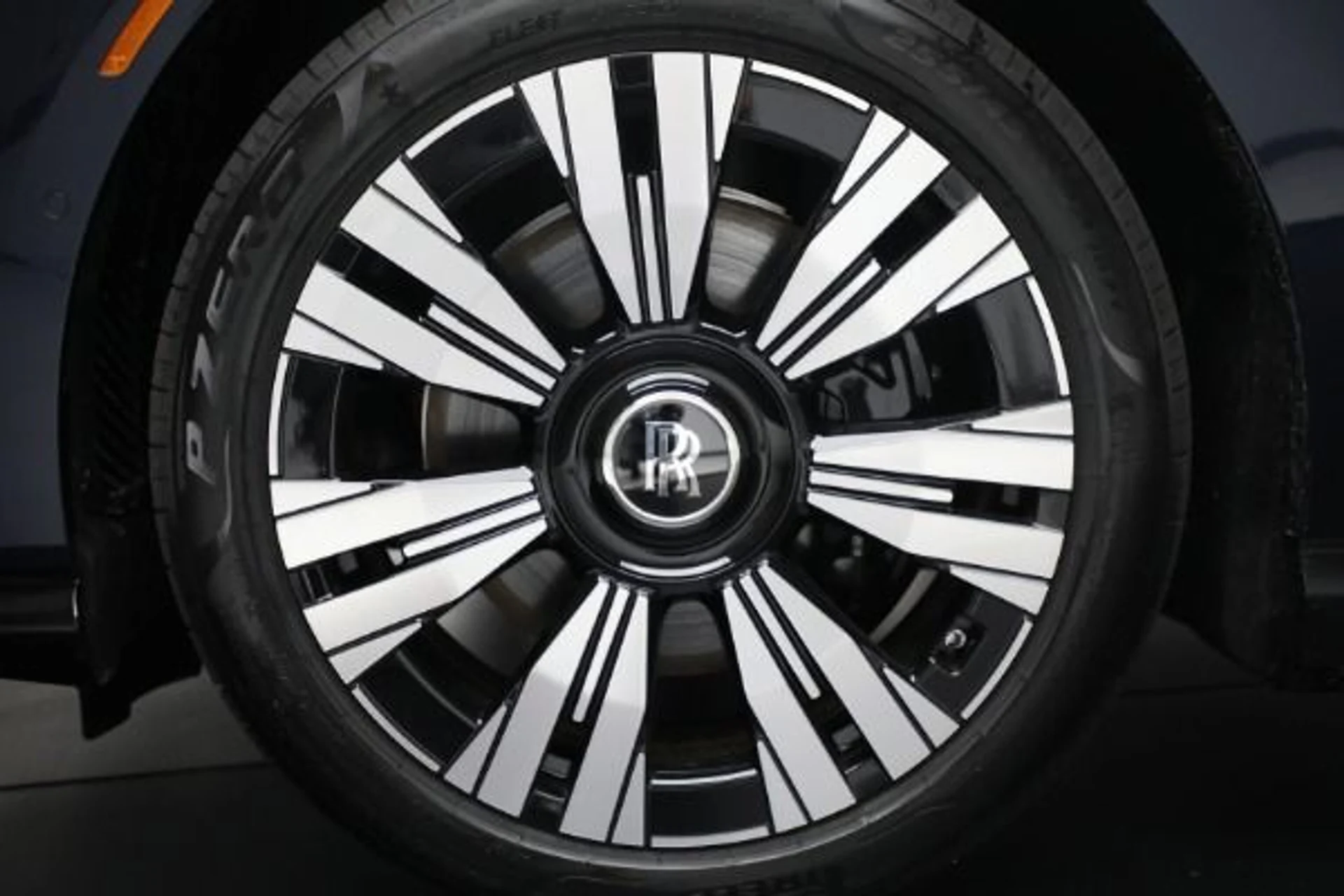 mph014_752146942_New_2024_Rolls_Royce_Spectre_341af29036