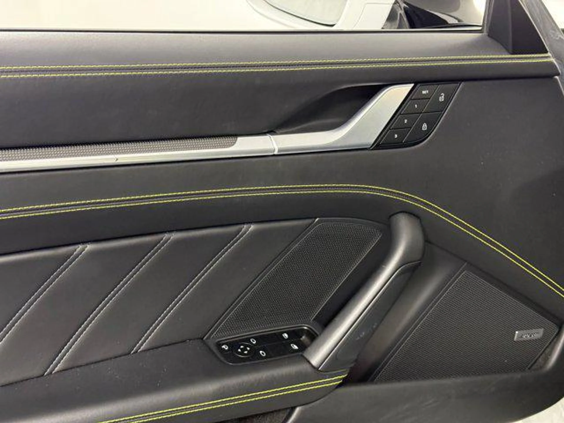 mph014_761273404_vgybm_U08_O0uc0bdc_O_Ivfb3p_ISZA_e5310b46a4