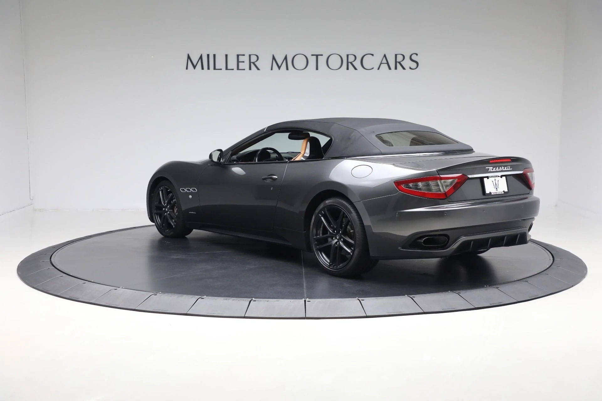 mph014_766288054_Used_2015_Maserati_Gran_Turismo_cefb795909