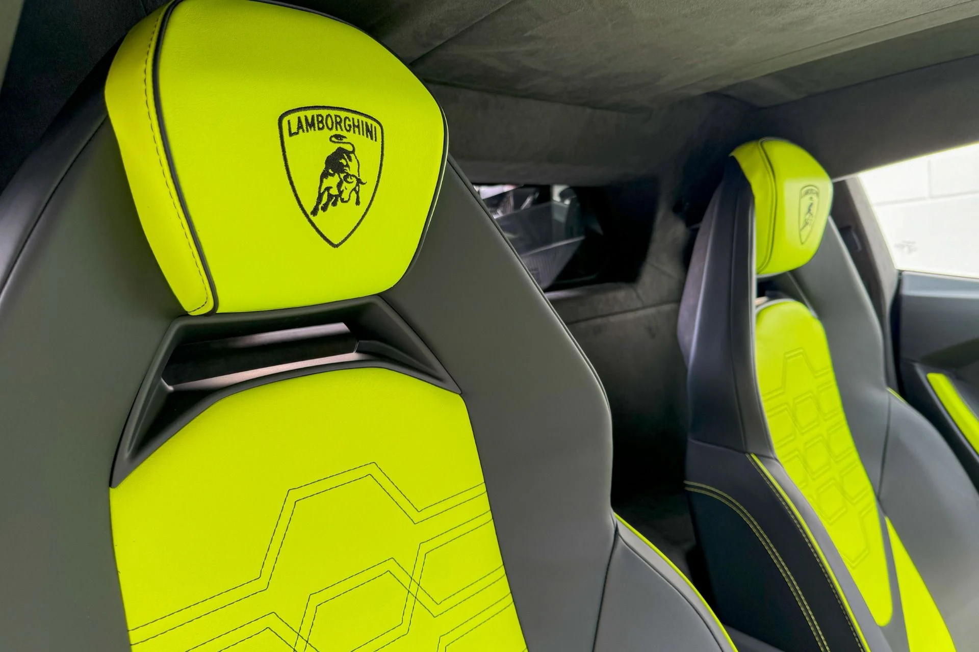 mph014_770831386_Used_2024_Lamborghini_Revuelto_1741338657_ec9a0c95e6