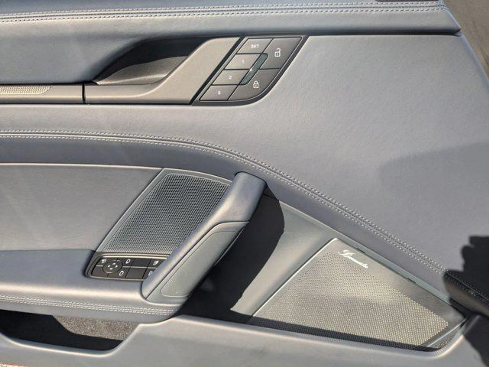 mph014_779268734_x_qcwv3x7u_I_j_C_YF_6_LT_X91_GRA_837f0d2f49