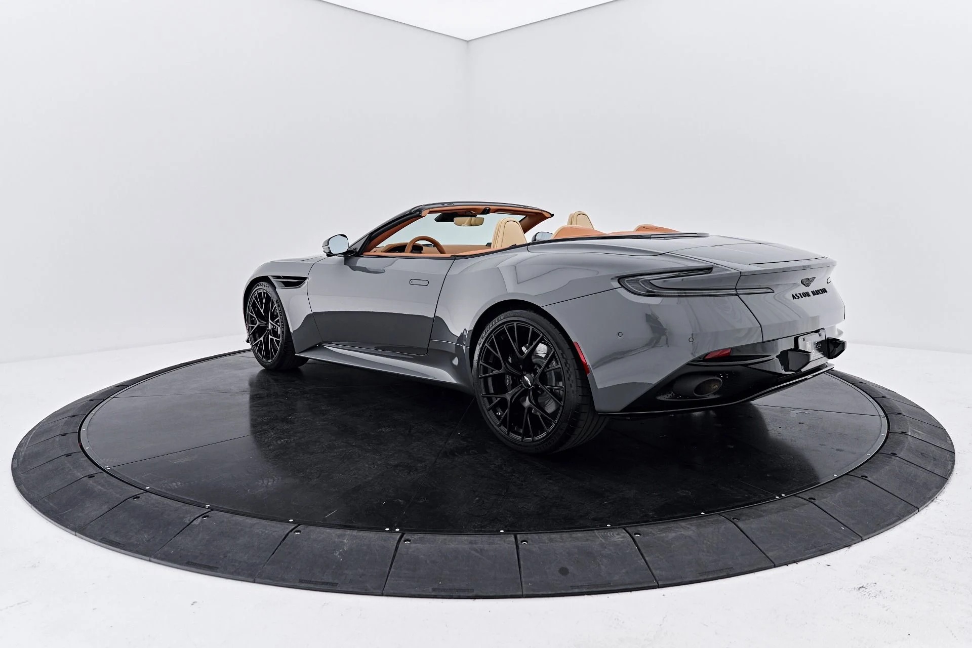 mph014_785558361_Used_2025_Aston_Martin_DB_12_Volante_1791997209_c43821f5ae