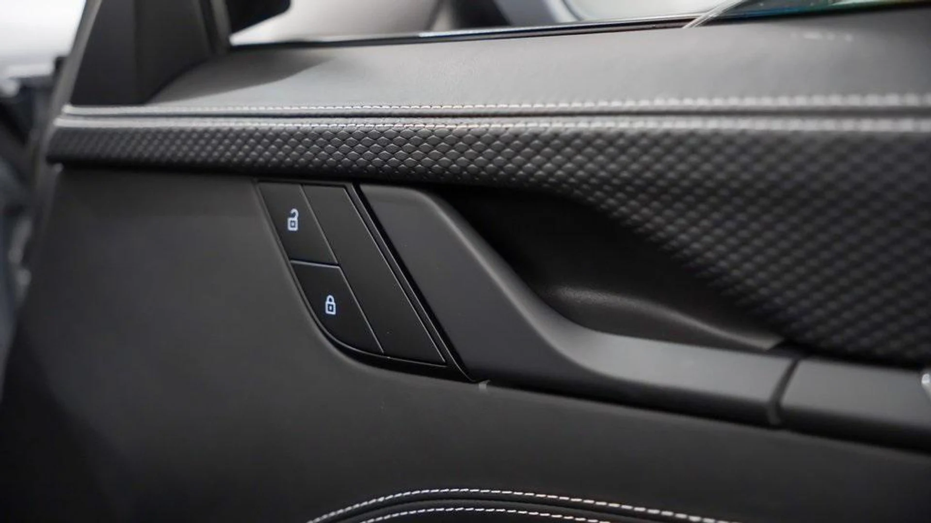 mph014_787150365_Fjuu_Z77h_X_Qdm9h_F_Xt_Jr_TC_3l_D_Nik_7ec3e75910