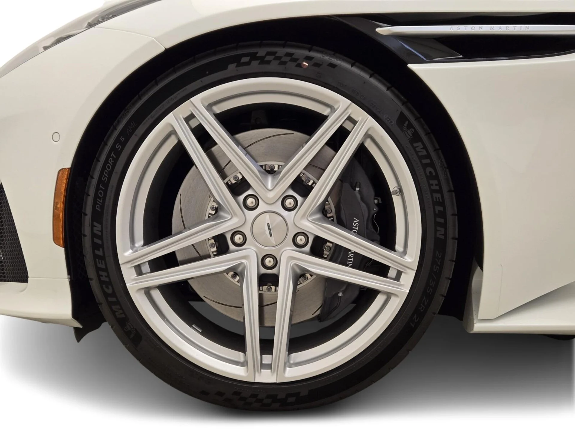 mph014_789279813_New_2026_Aston_Martin_DB_12_Volante_1771740421_cab0be5b07