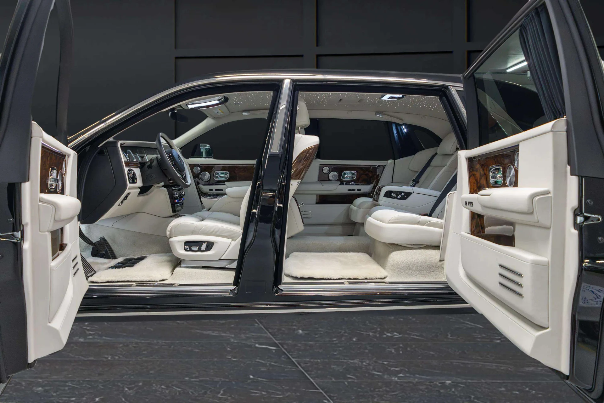 mph014_789509022_de4e39e2_bde1_4378_9c3c_451e8ba379df_202420_Rolls_Royce20_Phantom20_Extended20_Wheelbase2028_SCATT_8_C02_RU_22331429_14_848fd79a9e