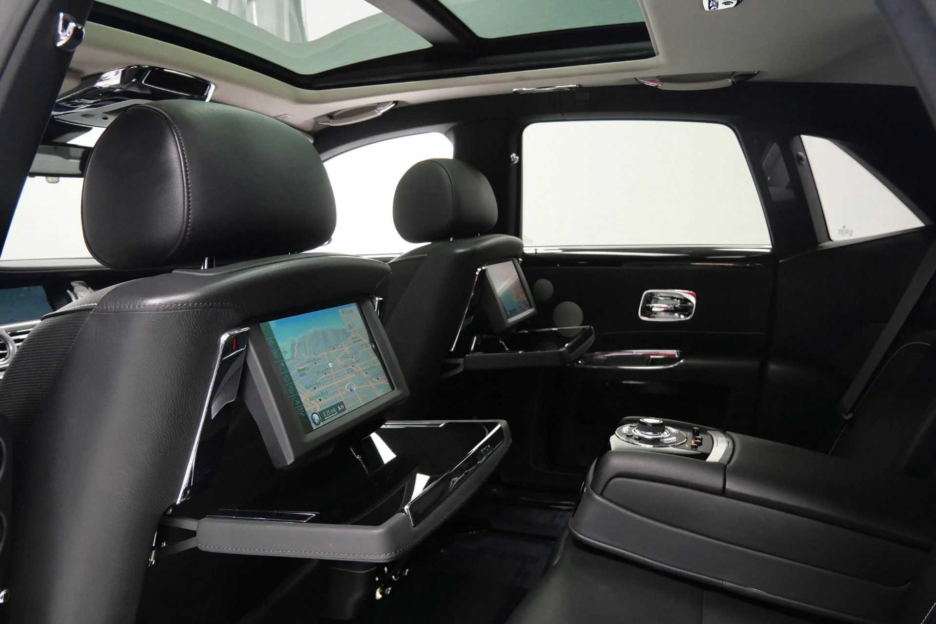 mph014_789588771_Used_2013_Rolls_Royce_Ghost_Rear_Seat_Entertainment_Picnic_Tables_V12_Power_1766770439_9b42019258