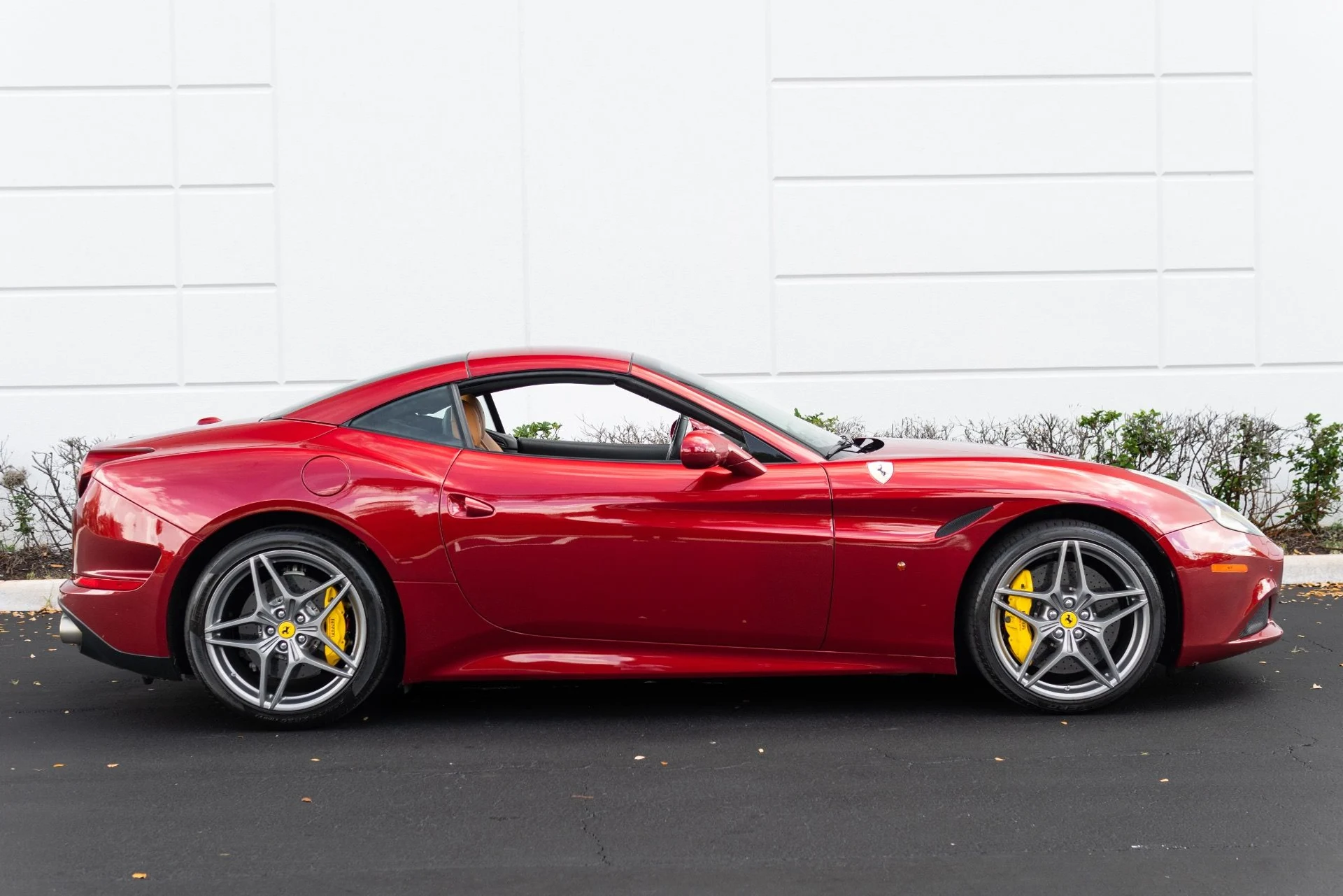 mph014_791262499_Used_2015_Ferrari_California_T_1773337239_090bf7fe7b