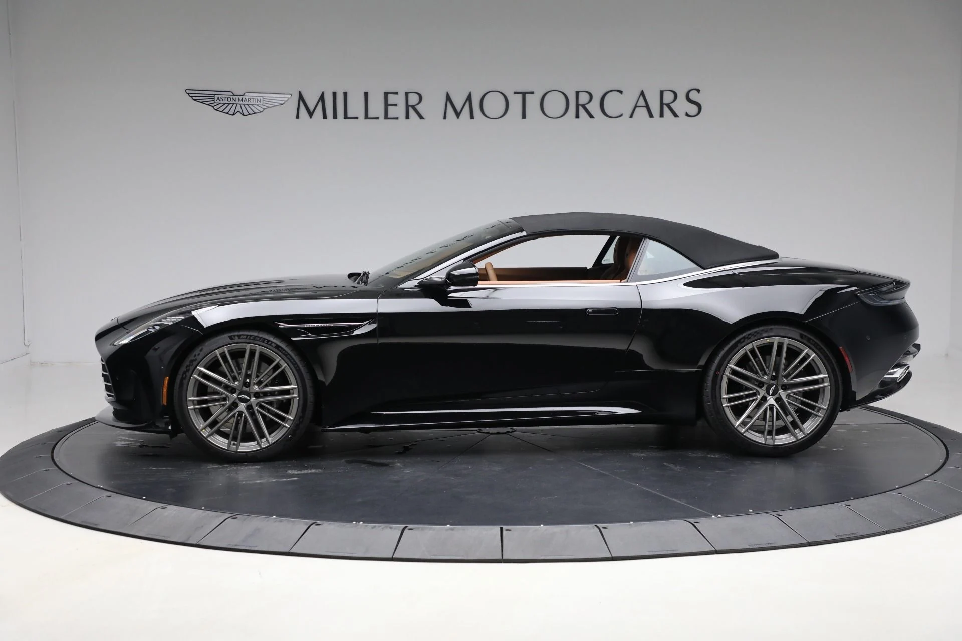 mph014_796222276_New_2025_Aston_Martin_DB_12_Volante_6990409a3f