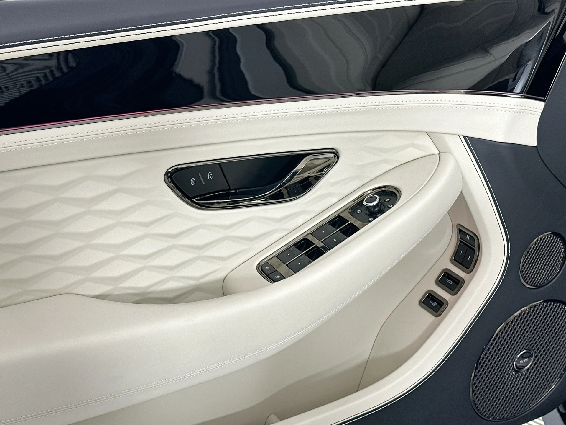 mph014_79643341_15_b98c08eb32