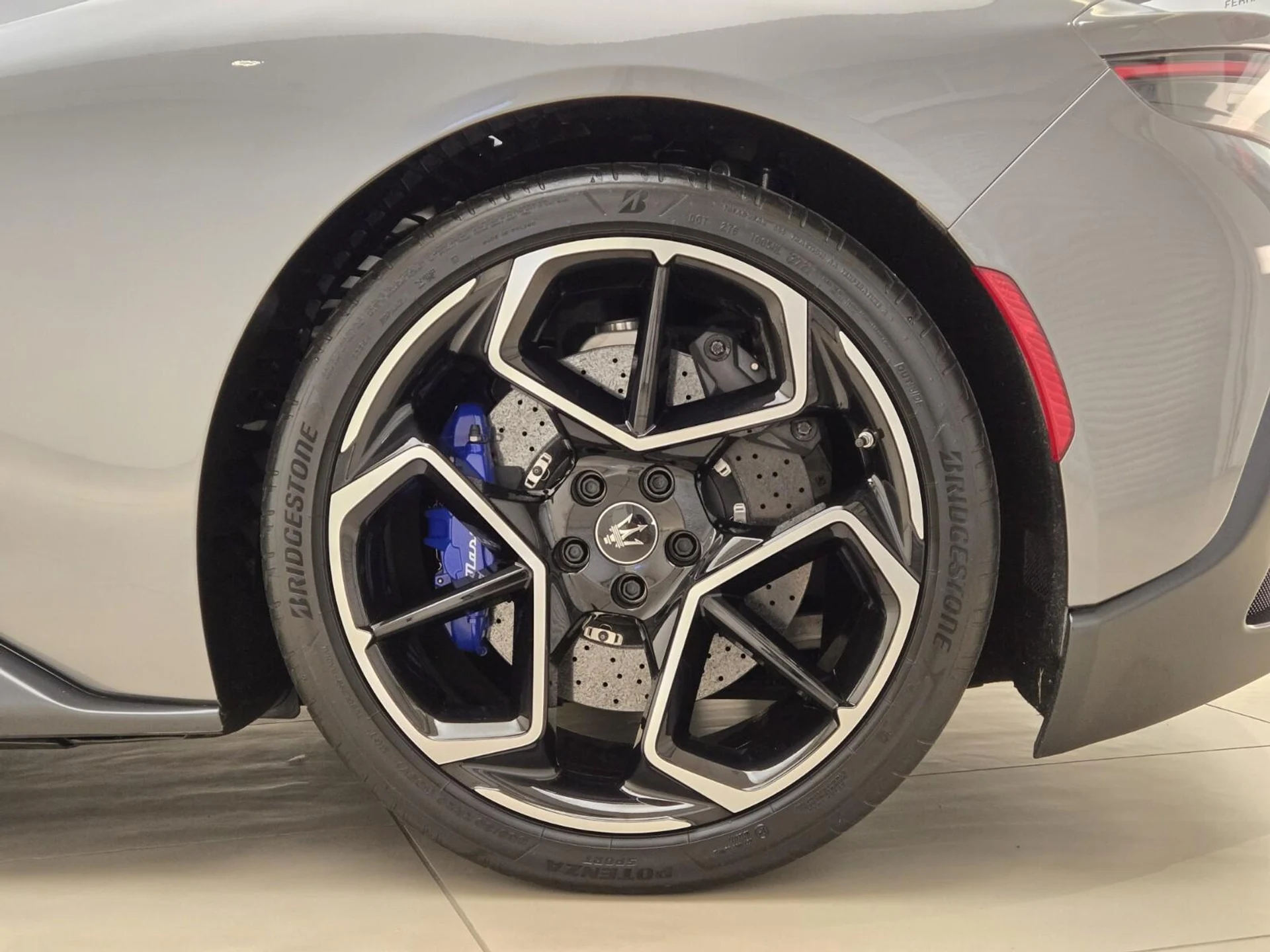 mph014_809767933_Used_2022_Maserati_MC_20_1767077620_e66e362a51