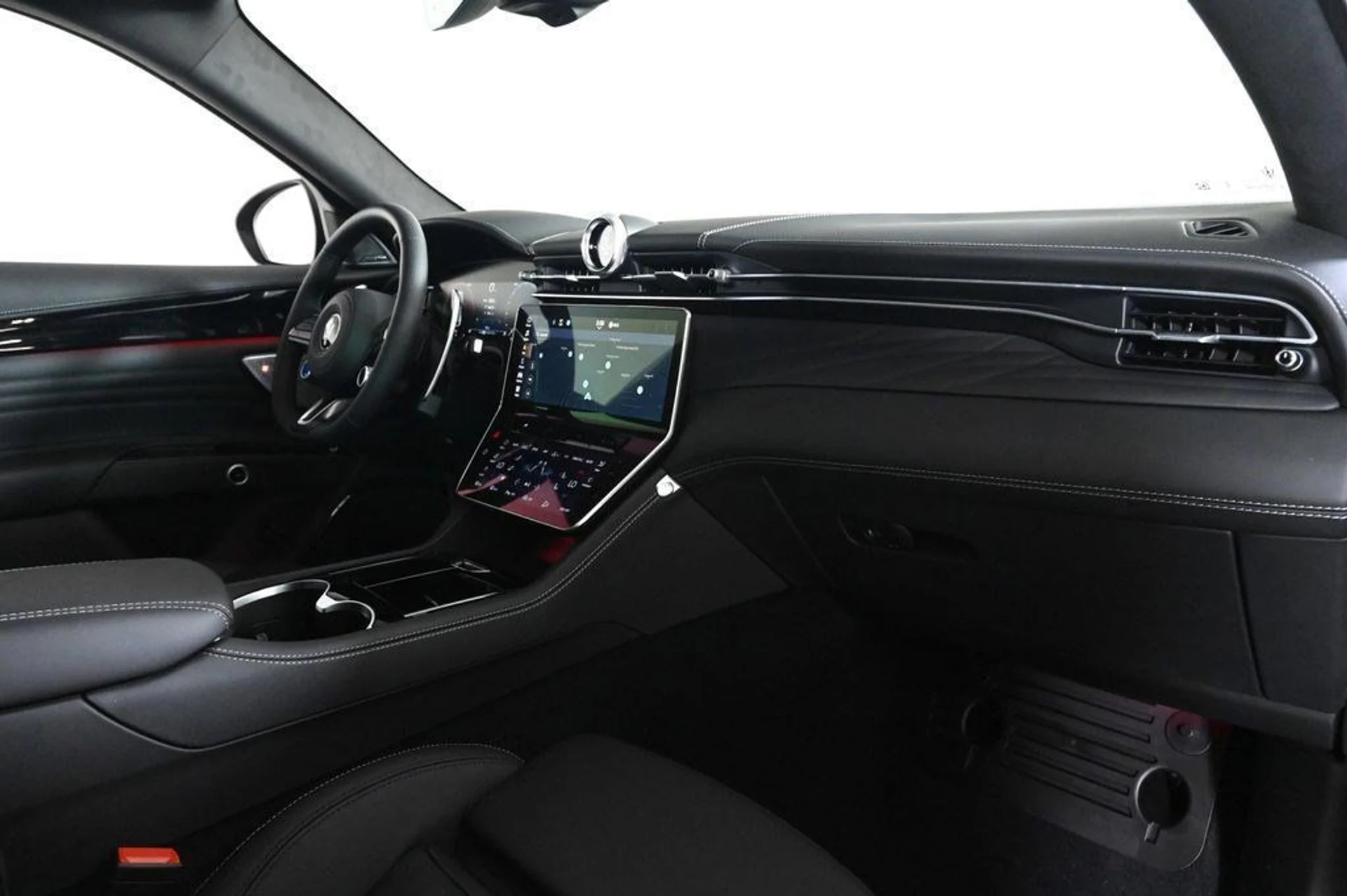 mph014_824979605_new_2025_maserati_grecale_modenaawd_11350_22975685_14_1024_579a527d00