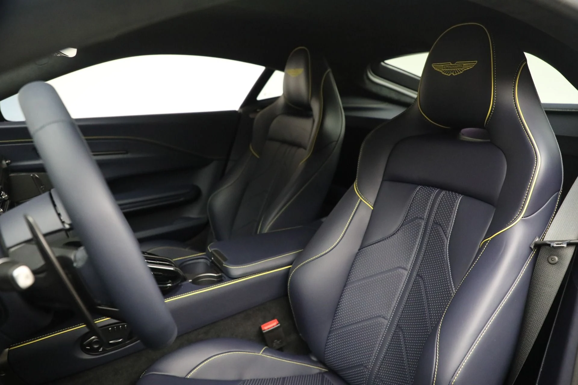 mph014_825646088_New_2026_Aston_Martin_Vantage_1236a8a5e9