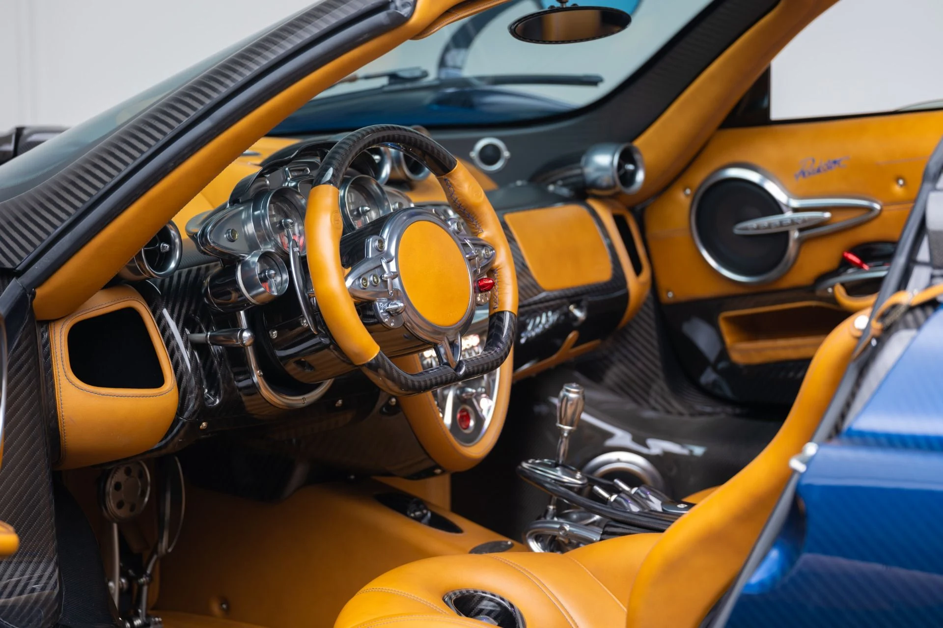 mph014_833011288_Used_2017_Pagani_Huayra_Roadster_1775068011_3bfccd706f