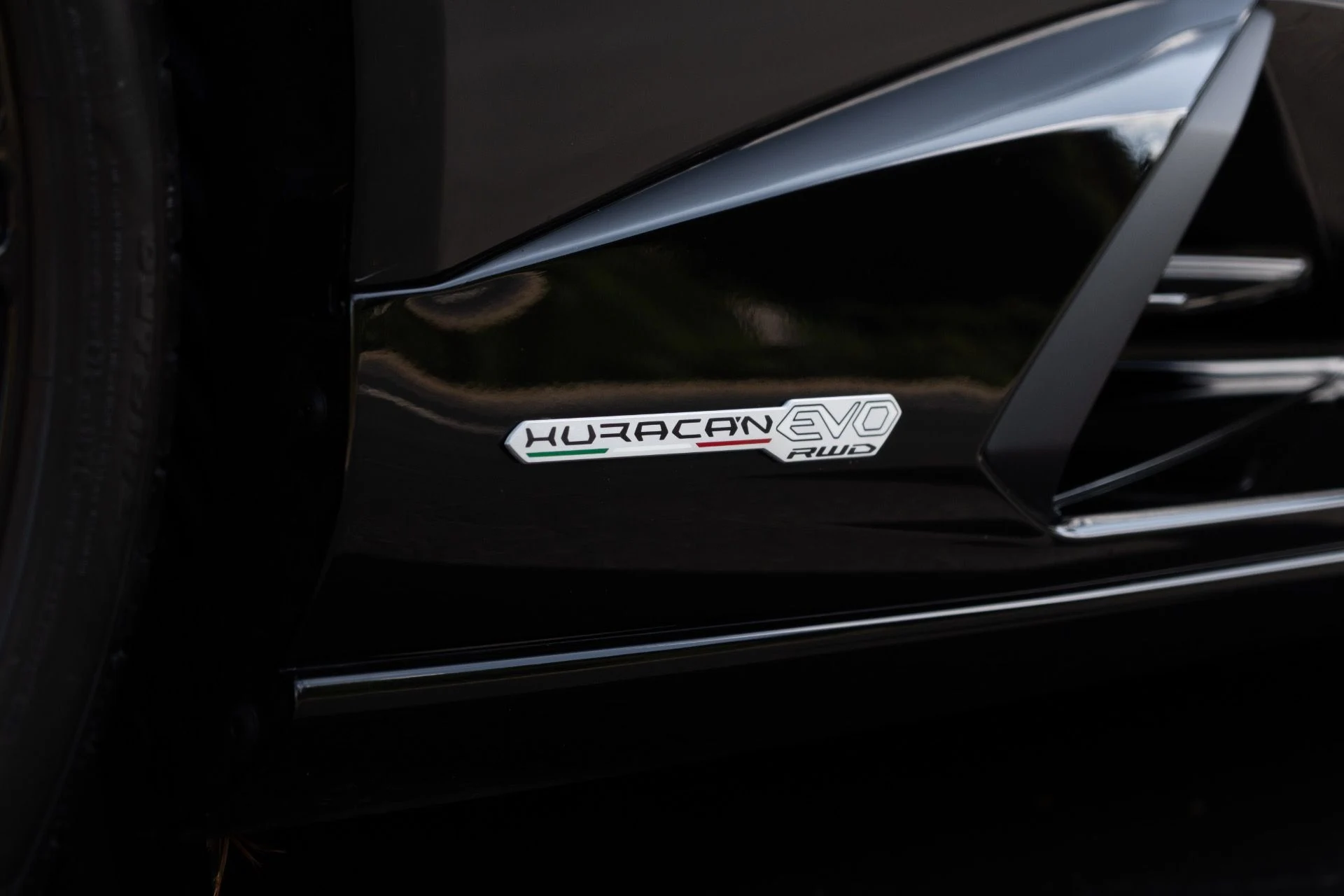 mph014_836329767_Used_2022_Lamborghini_Huracan_EVO_1764129423_d64ac48f0b