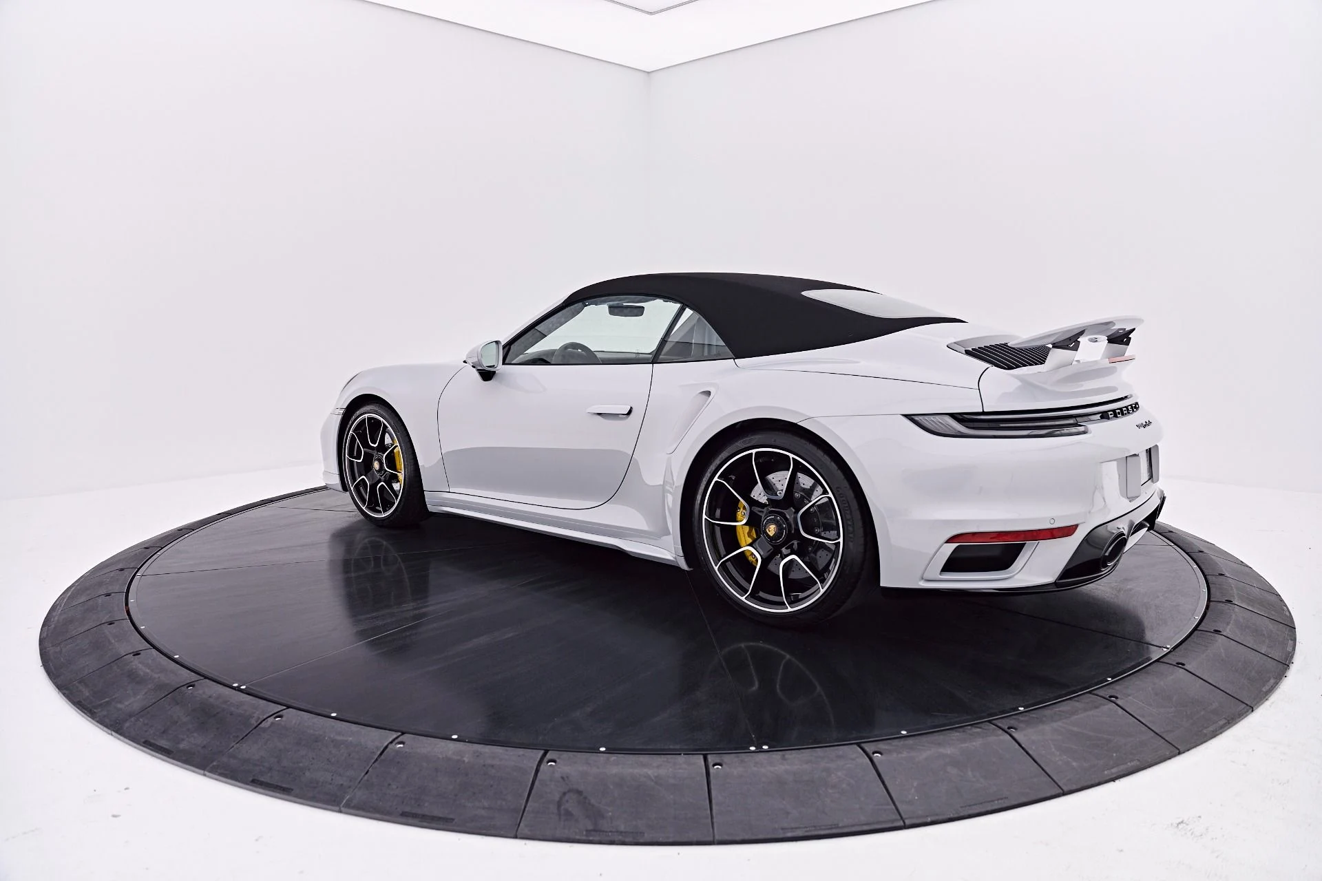 mph014_837344615_Used_2025_Porsche_911_Turbo_S_1786497791_524cea7db1