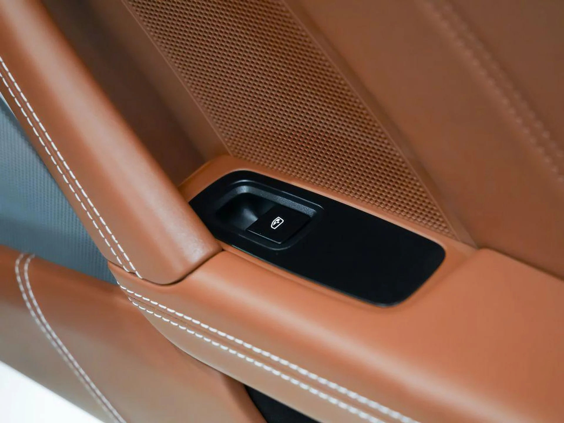 mph014_844091223_Unbol_Nea1_Wtb_Mf_Mu_B18x_H7l81k_3d77241d31