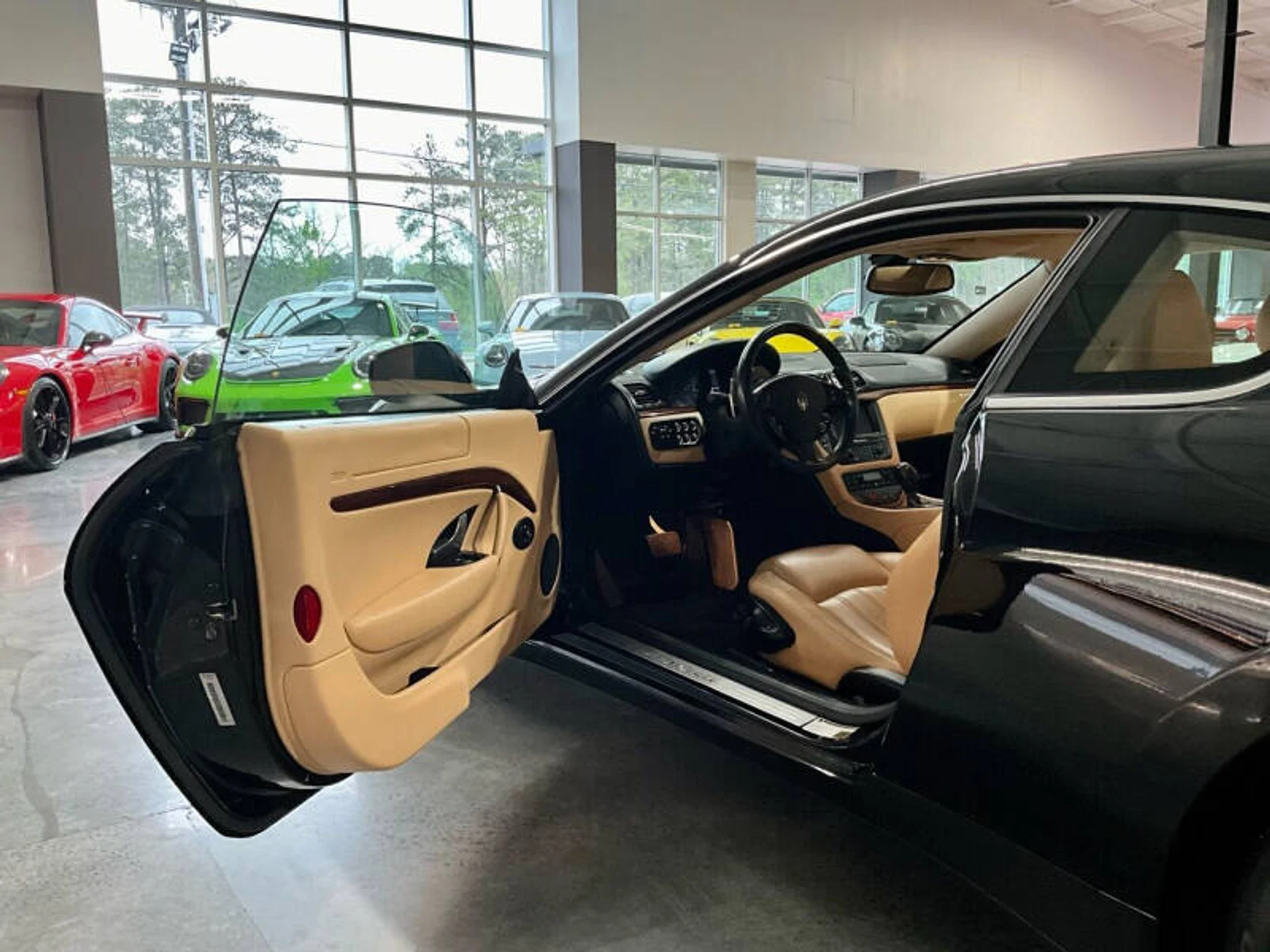 mph014_845479006_2008_maserati_granturismo_base_2dr_coupe_a25c77ffc4