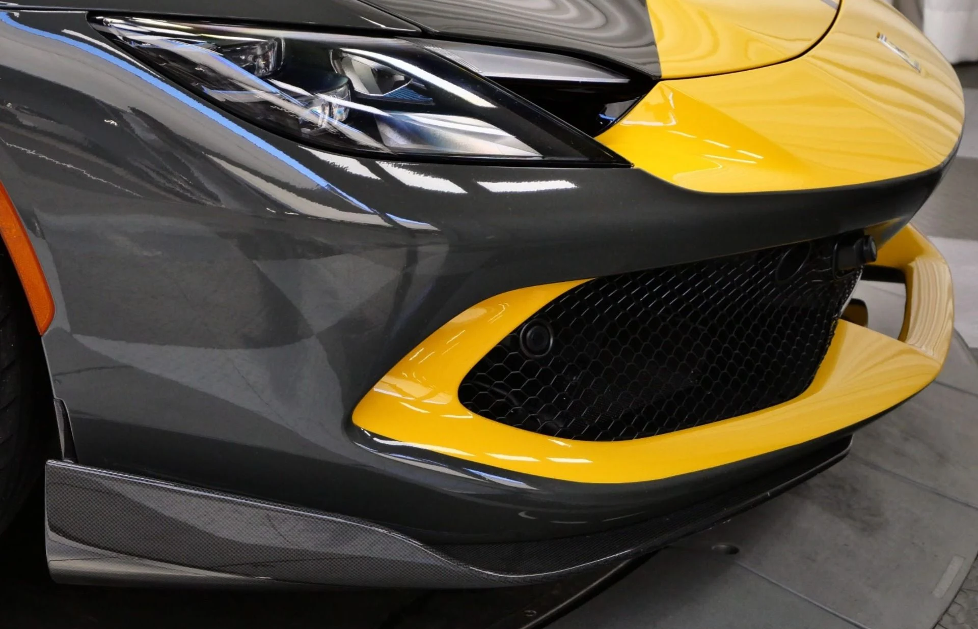 mph014_84725810_Used_2022_Ferrari_296_GTB_1765823301_05d68cd001