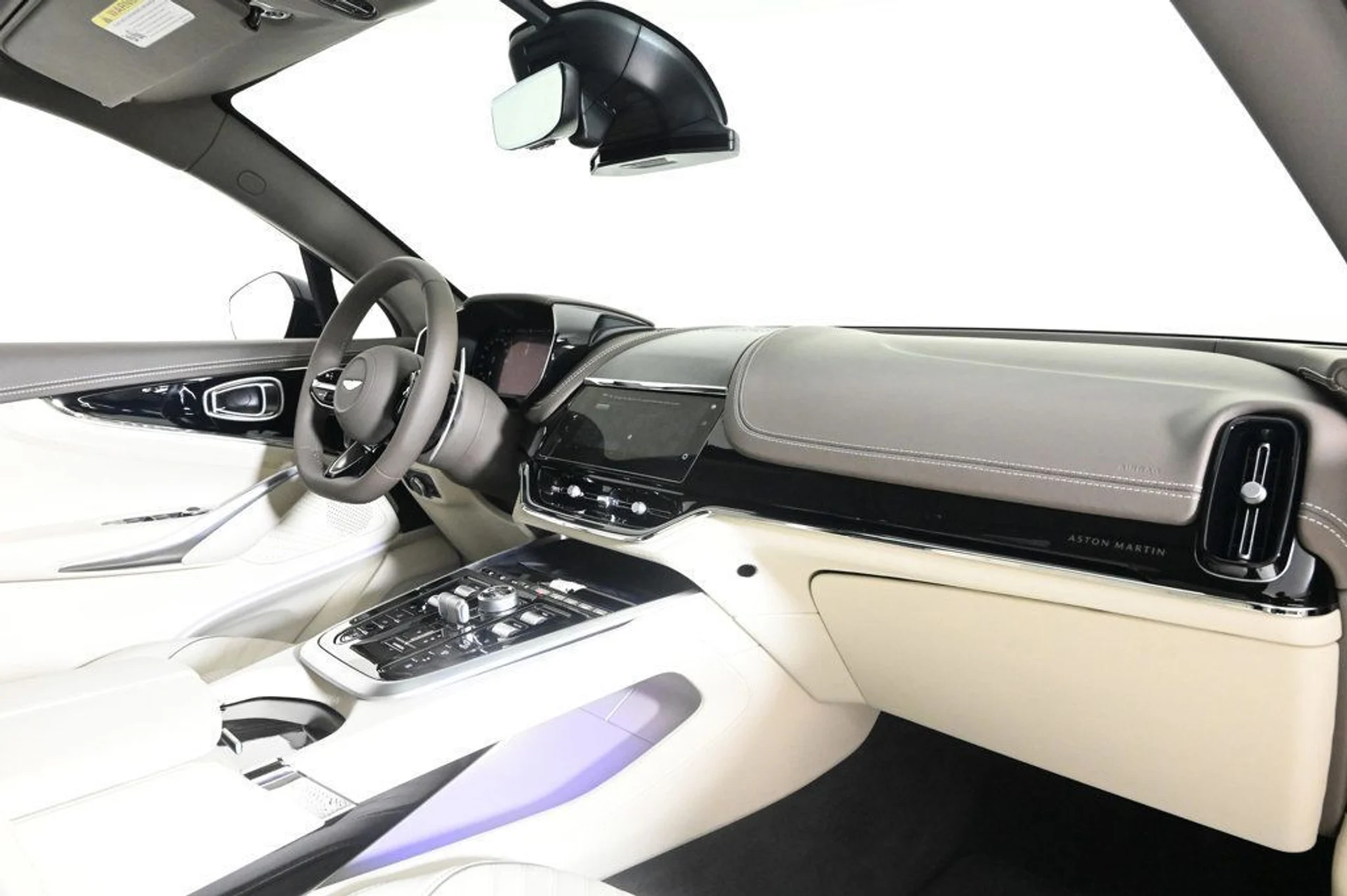 mph014_84875565_new_2026_aston_martin_dbx_707awd_11350_22961109_14_1024_029f58f900