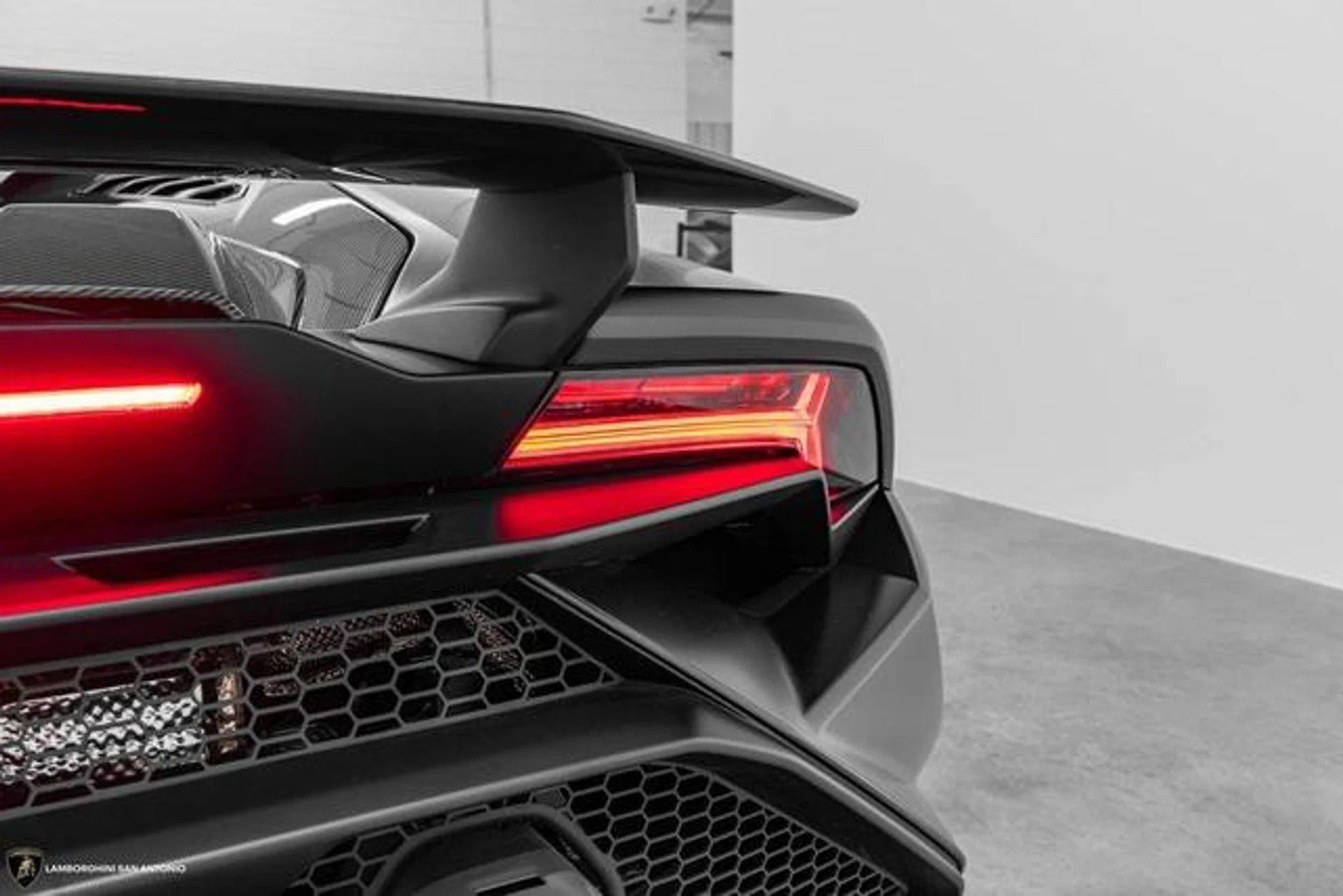 mph014_849799220_IQIS_Po_PB_Hk9_Lia_W_Gl_D_Uw9agcl_PU_f7a1207aa9