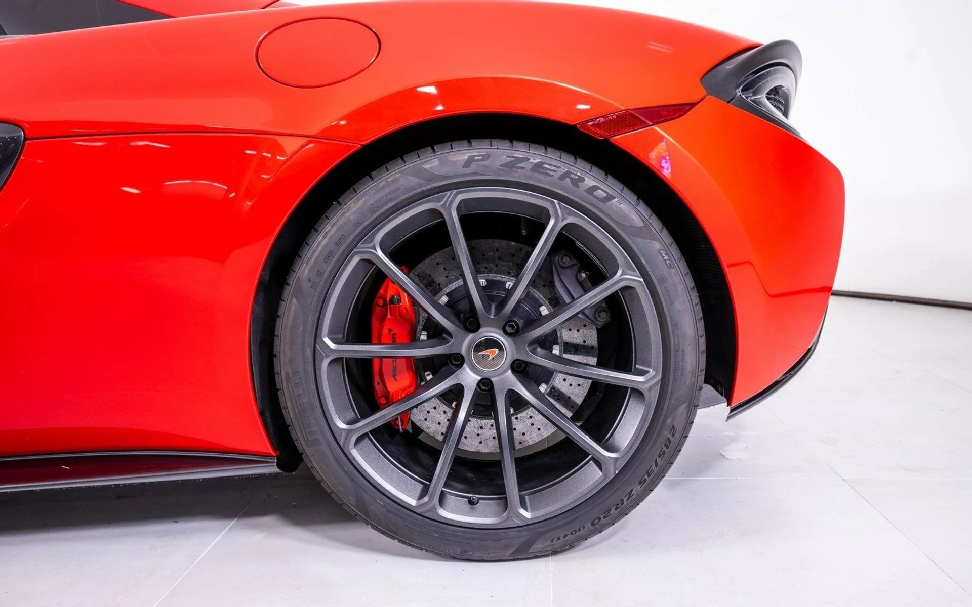 mph014_852007319_c5cdc20419477f7b0d5a31d403269347x_f618fde044