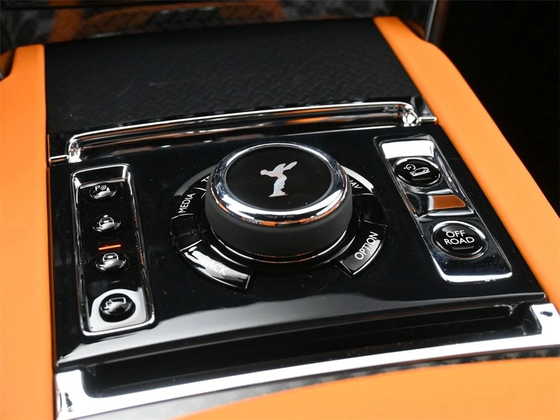 mph014_860000078_5537f68a7eb16a3a66a55347bfa66bb7x_0040eb4a04