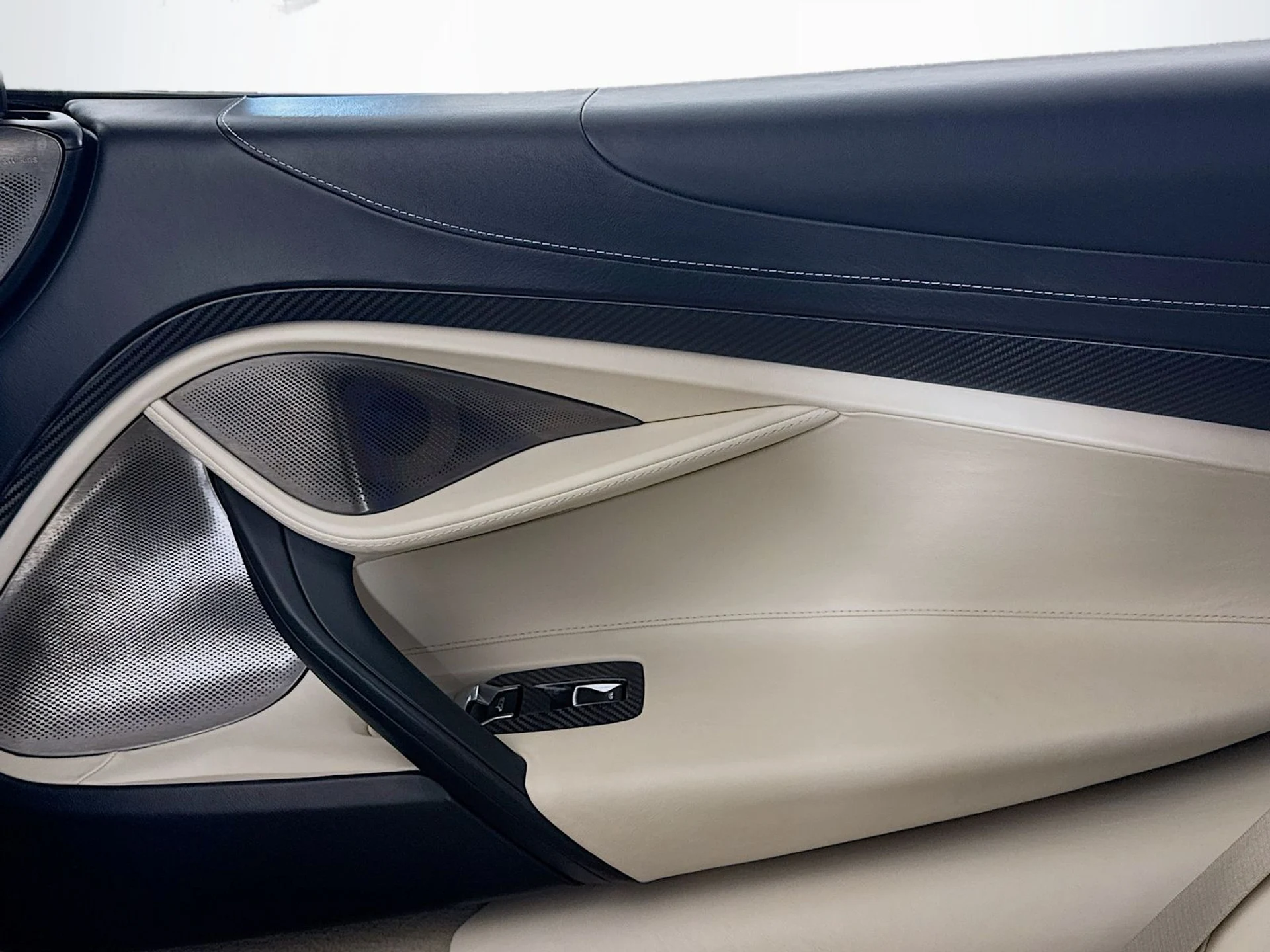 mph014_862351875_026311c1142490ae1632e104eb85be3dx_c6fdade30c