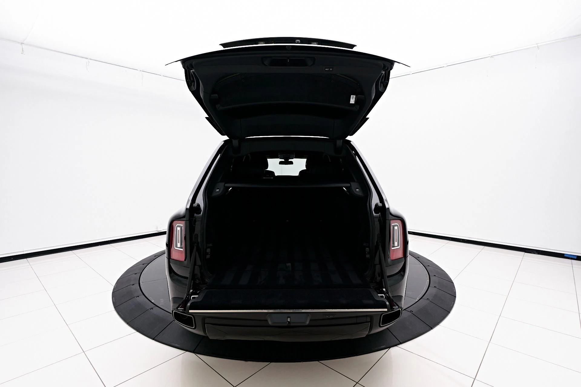 mph014_863316548_Used_2022_Rolls_Royce_Cullinan_Base_1679686724_958060c896