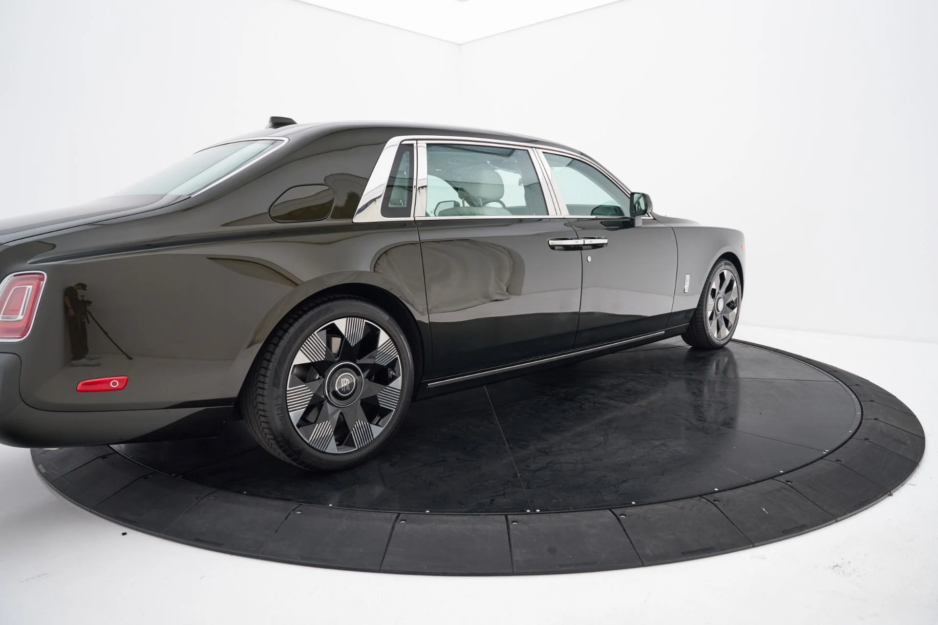 mph014_874423836_Used_2026_Rolls_Royce_Phantom_Base_1792615145_e0f63b7cdb