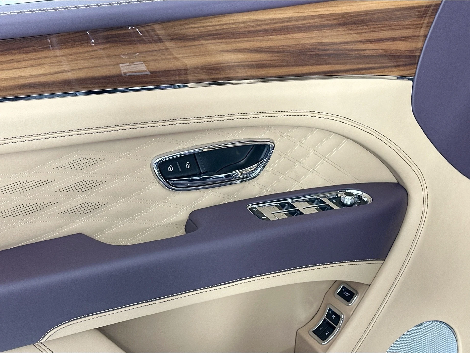 mph014_880006505_15_a77670e8d8