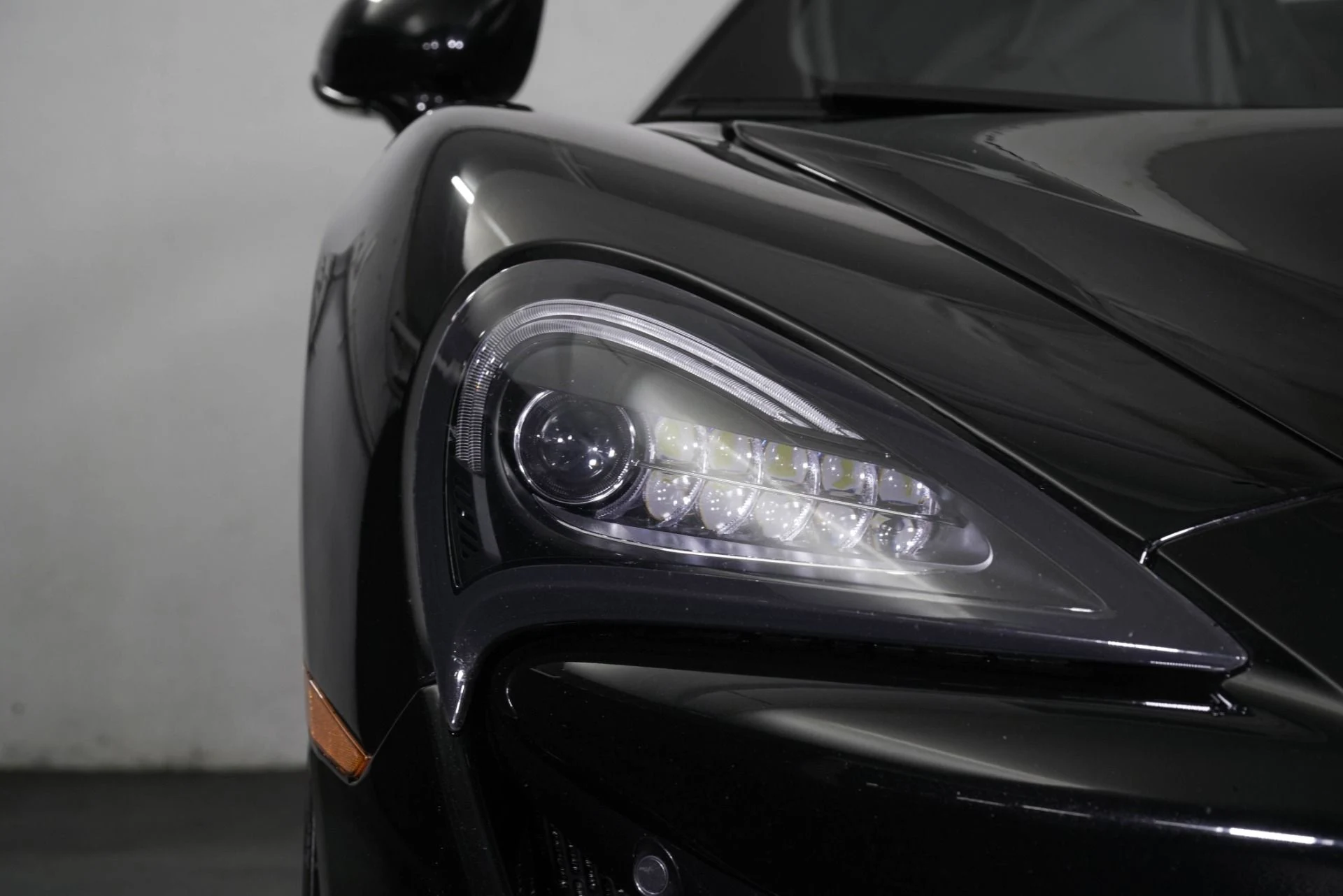 mph014_881450596_Used_2019_Mc_Laren_570_S_1765307043_ac0ce4a04f