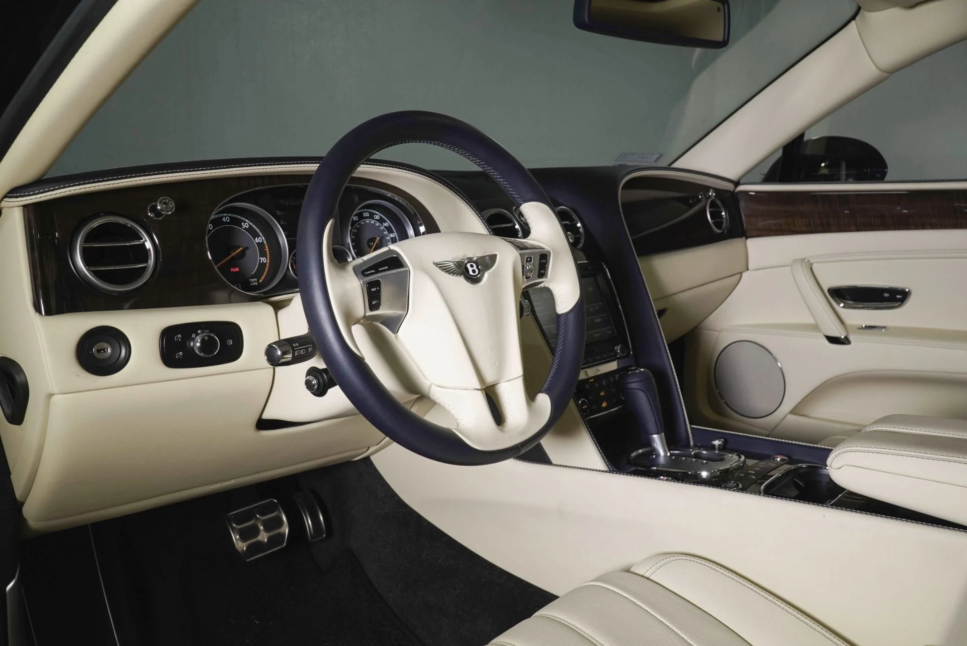 mph014_888511147_Used_2014_Bentley_Flying_Spur_1787320963_eee751be55