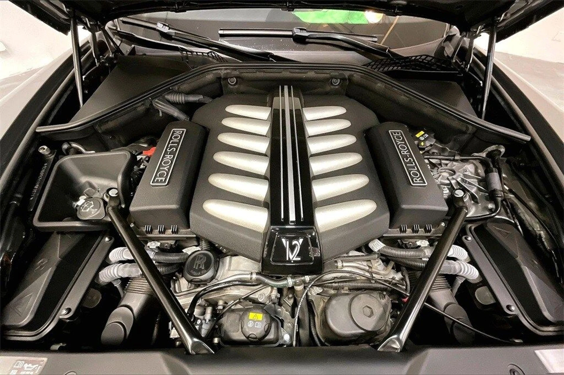 mph014_889603459_b1216de6d857a844082f641a96174455x_7f25a3695b