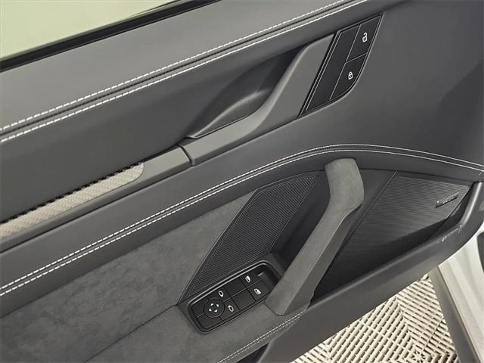 mph014_889801448_Bf_Dw_A7_H9lb_Q0_I2_JX_2s_Ujvs26_Tno_b6ada5da17