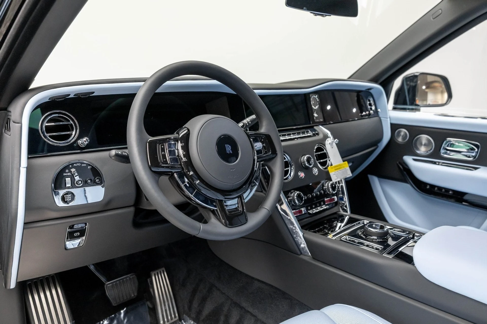 mph014_895803169_15_4be3dce203