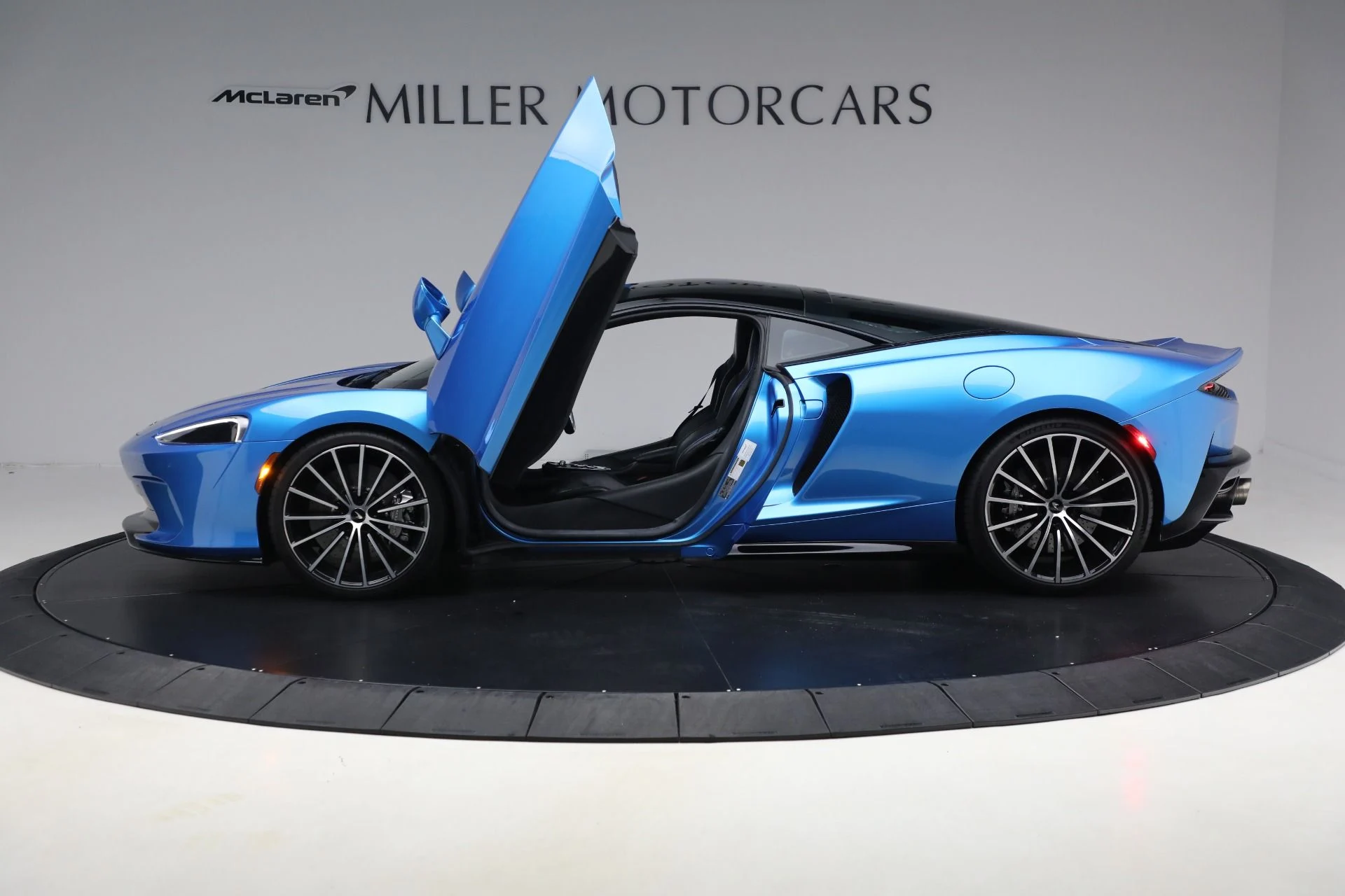 mph014_900184427_Used_2021_Mc_Laren_GT_Luxe_2513e11239