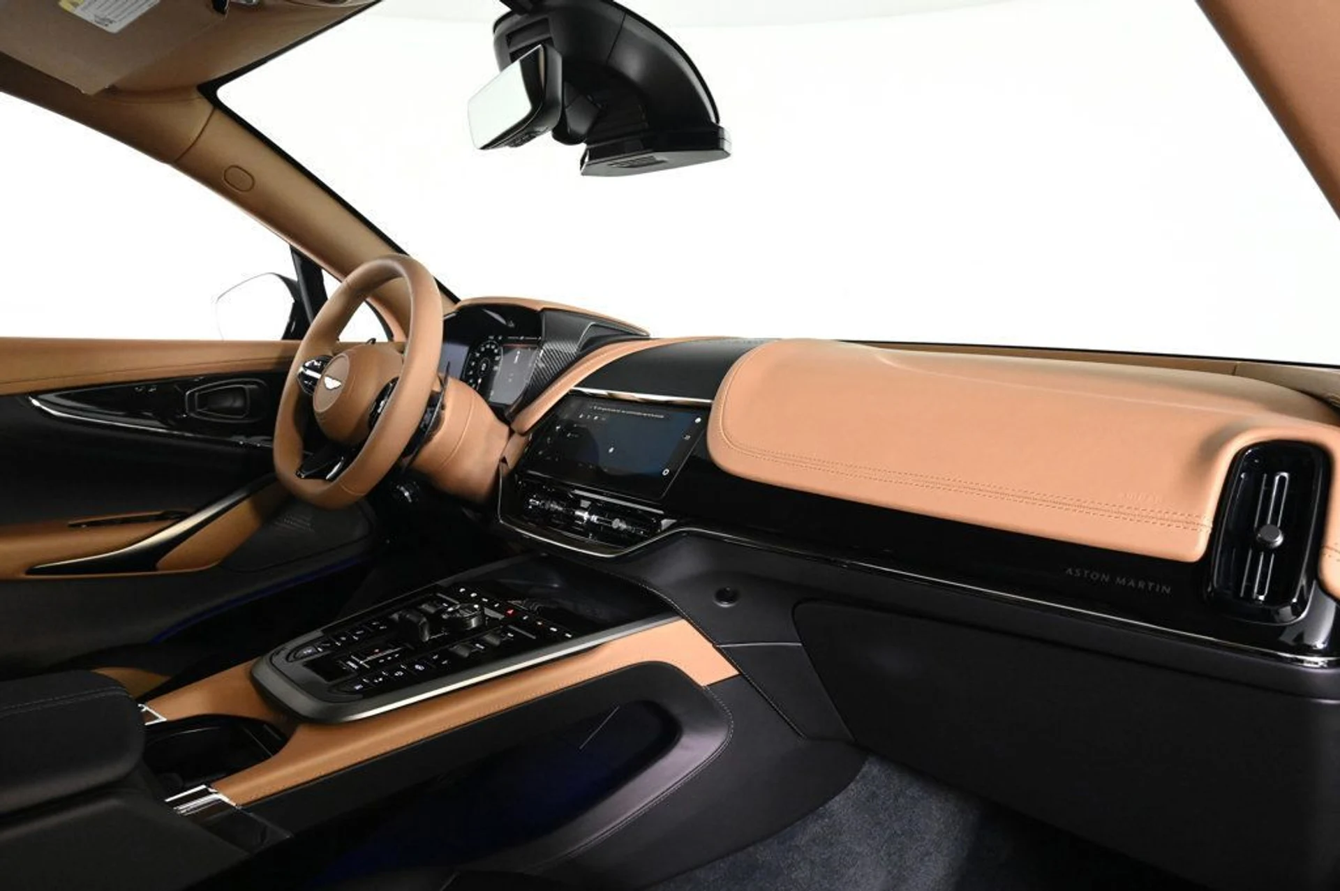 mph014_902726984_new_2026_aston_martin_dbx_707awd_11350_22965881_14_1024_5e0e55fcba