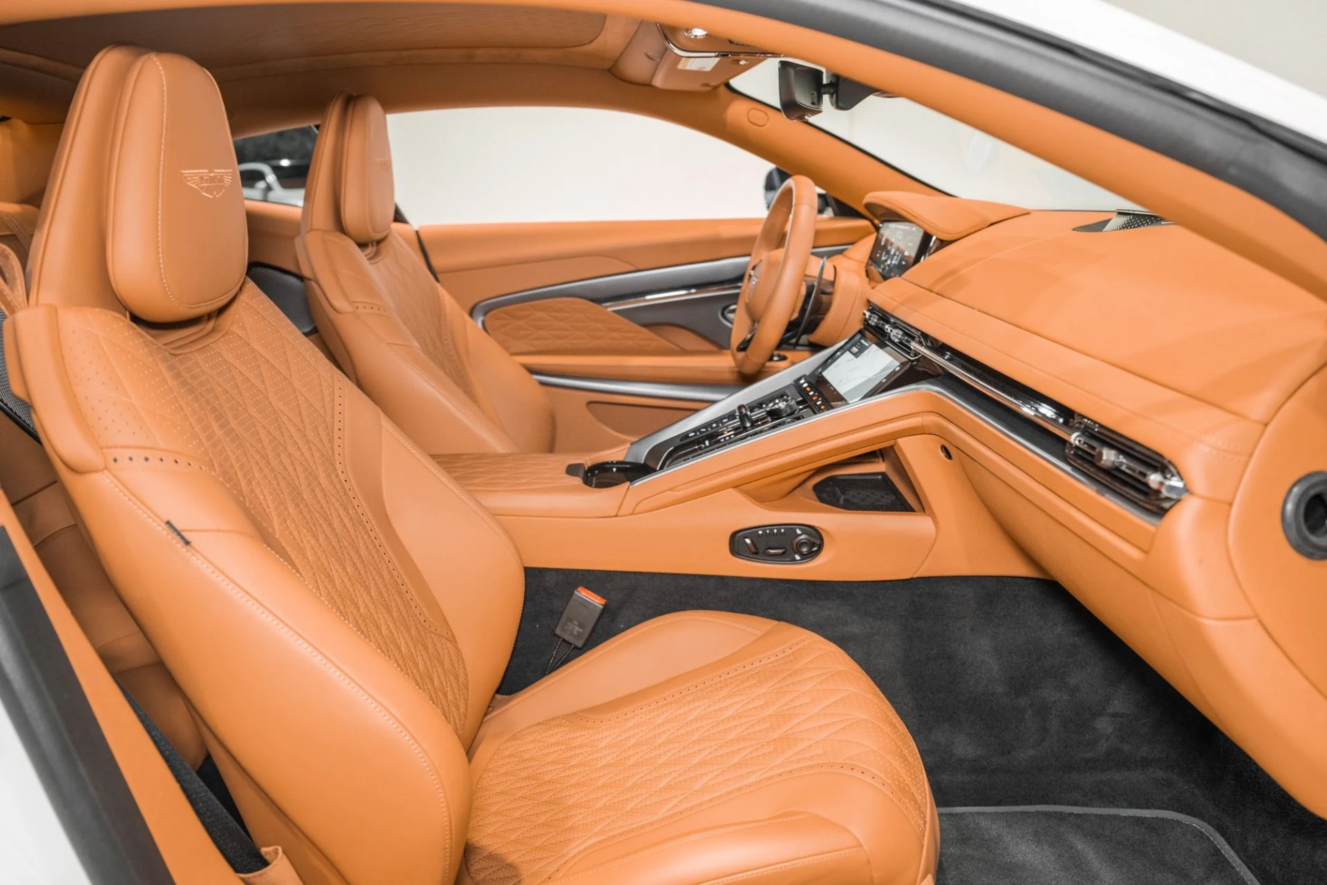 mph014_905026371_Used_2024_Aston_Martin_DB_12_V8_COUPE_1784304834_2604aa3738