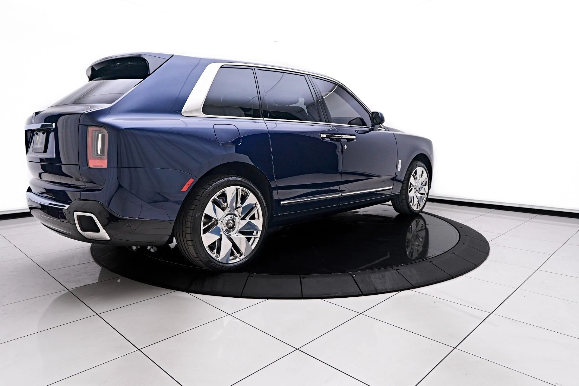 mph014_905156735_Used_2025_Rolls_Royce_Cullinan_Base_1755895153_99b4ce92dd