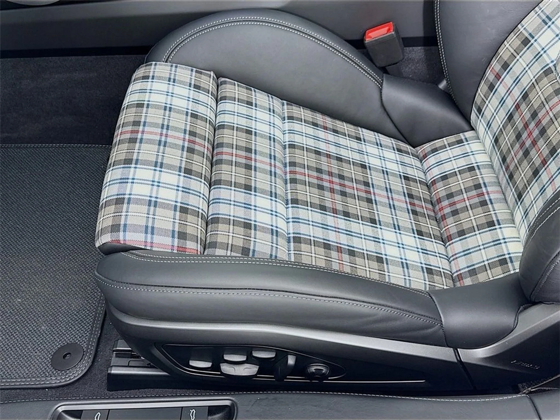 mph014_906285376_a7ed735ecc5dea7af9425f01ece4784fx_13b4987a18