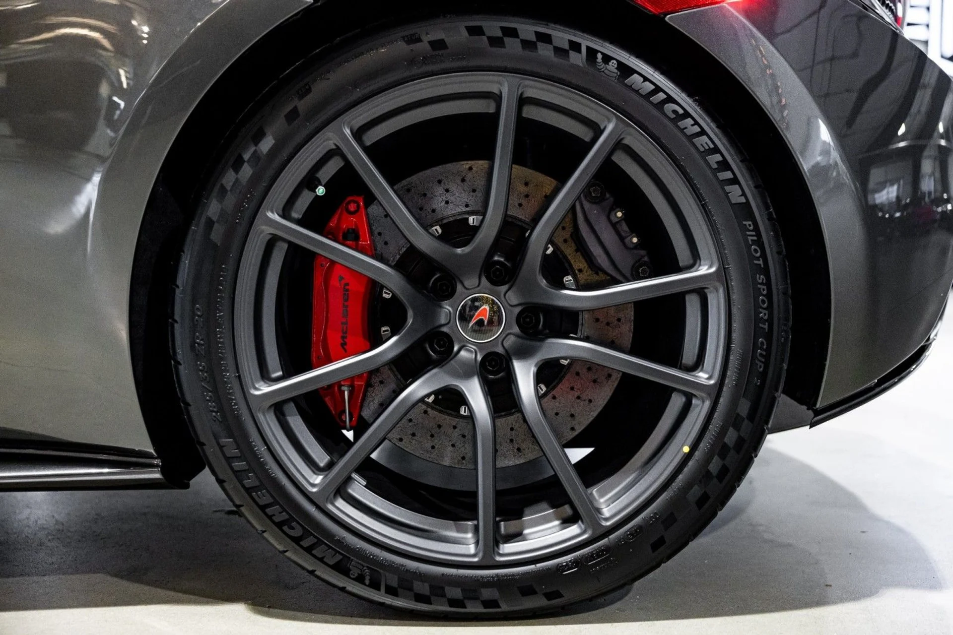 mph014_906853403_t_Q_30adce9711