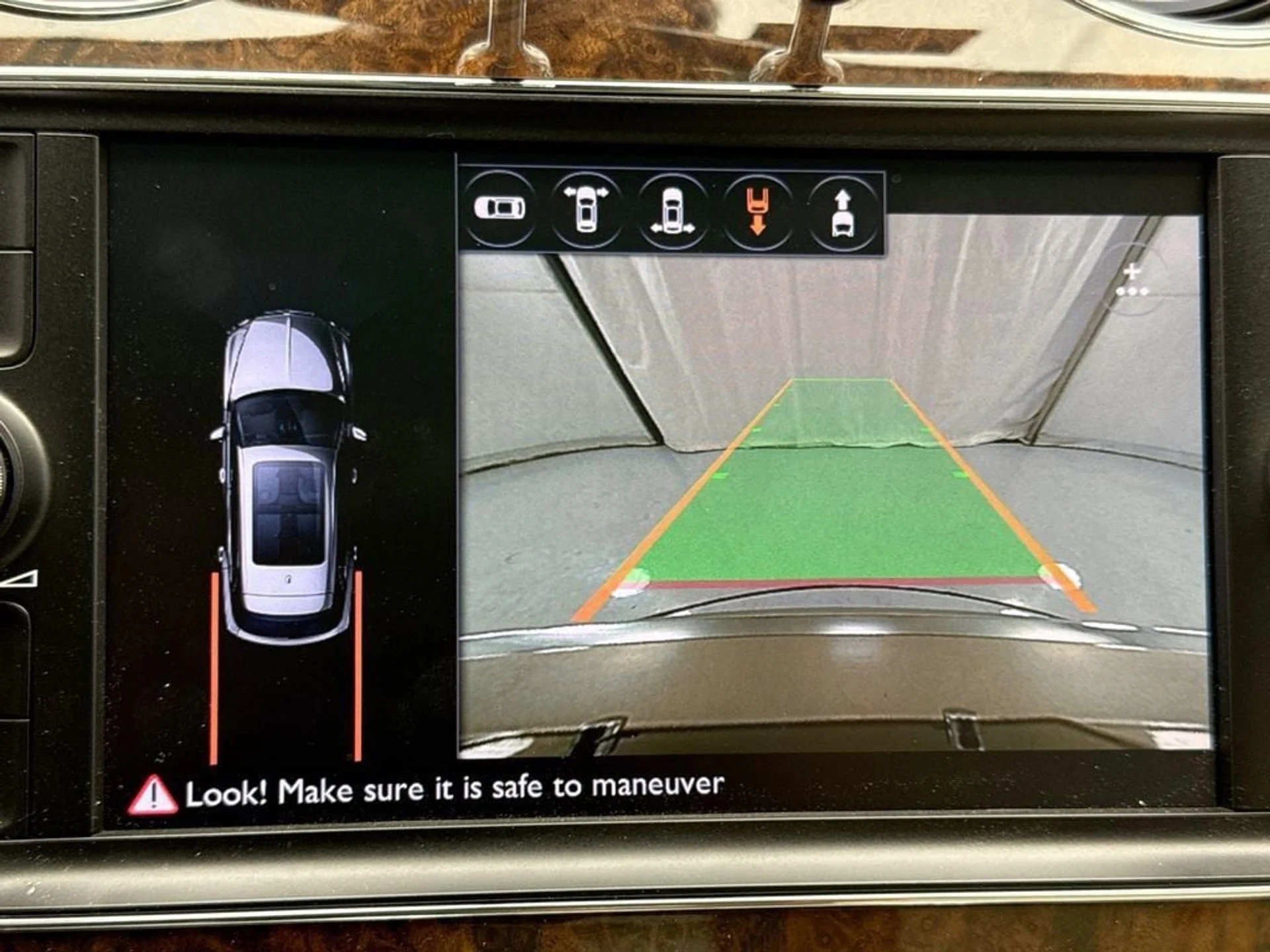 mph014_908479880_used_2018_bentley_bentayga_8119_23013239_15_1024_077fa6894a