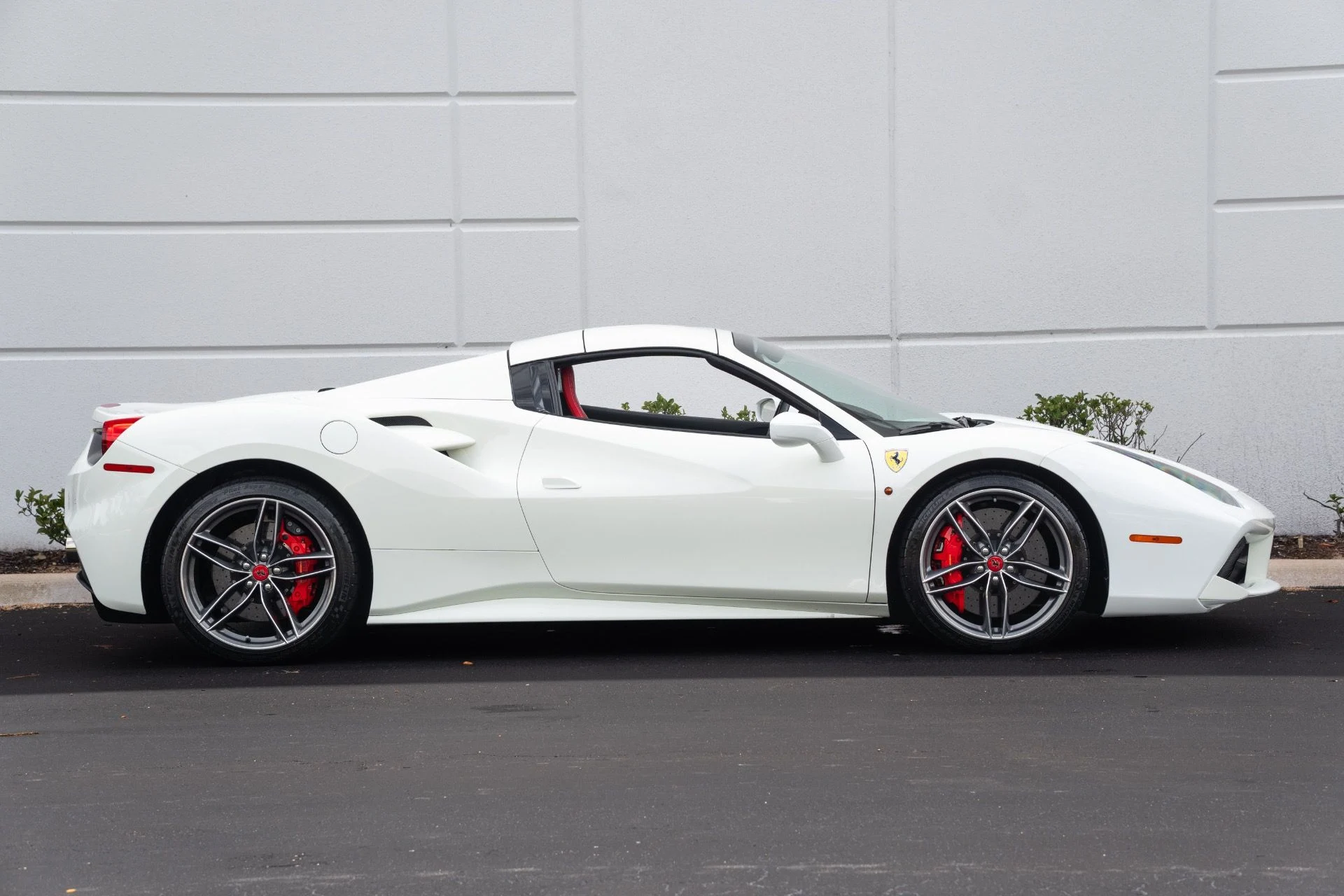 mph014_91280037_Used_2018_Ferrari_488_Spider_1779900992_9f1c0d32f1