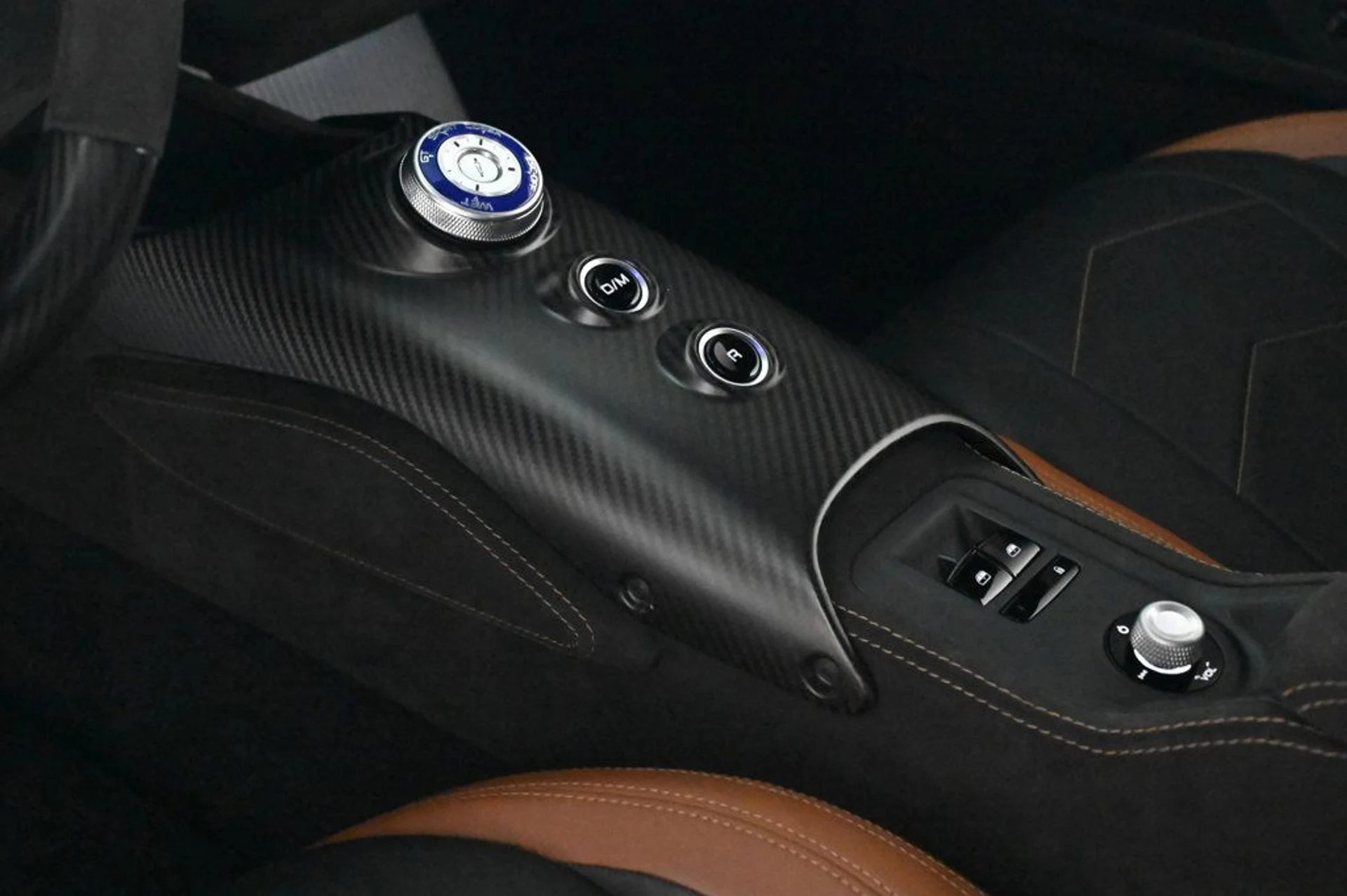 mph014_914005511_used_2022_maserati_mc20_base_11350_22957730_14_1024_240402e016